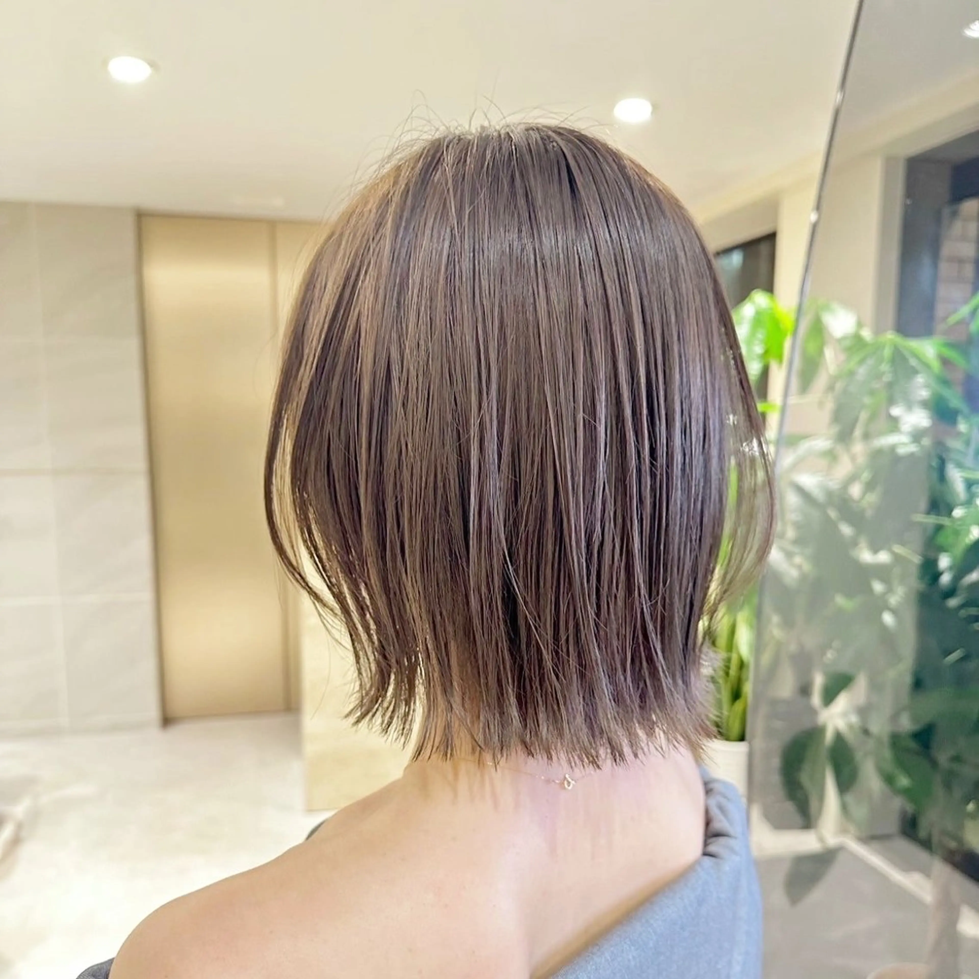 ショート カラー ベージュカラー ボブ 外ハネヘア Ms.CHARM所属・透明感カラー🌿 グレージュ🐺陽介のヘアスタイル