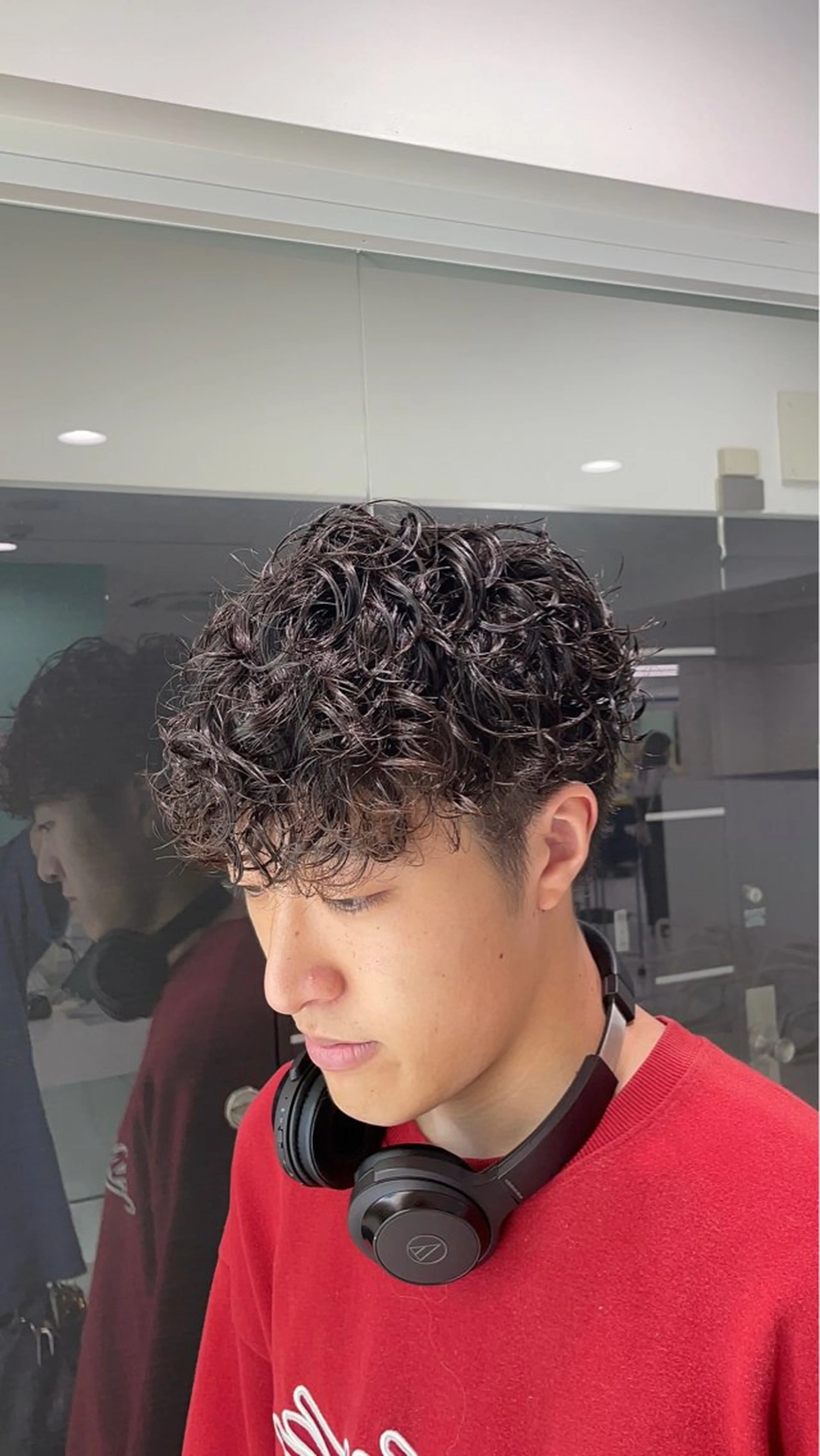 ミディアム パーマ ヘアアレンジ メンズ スペインカール 顔まわりカット の達人のヘアスタイル