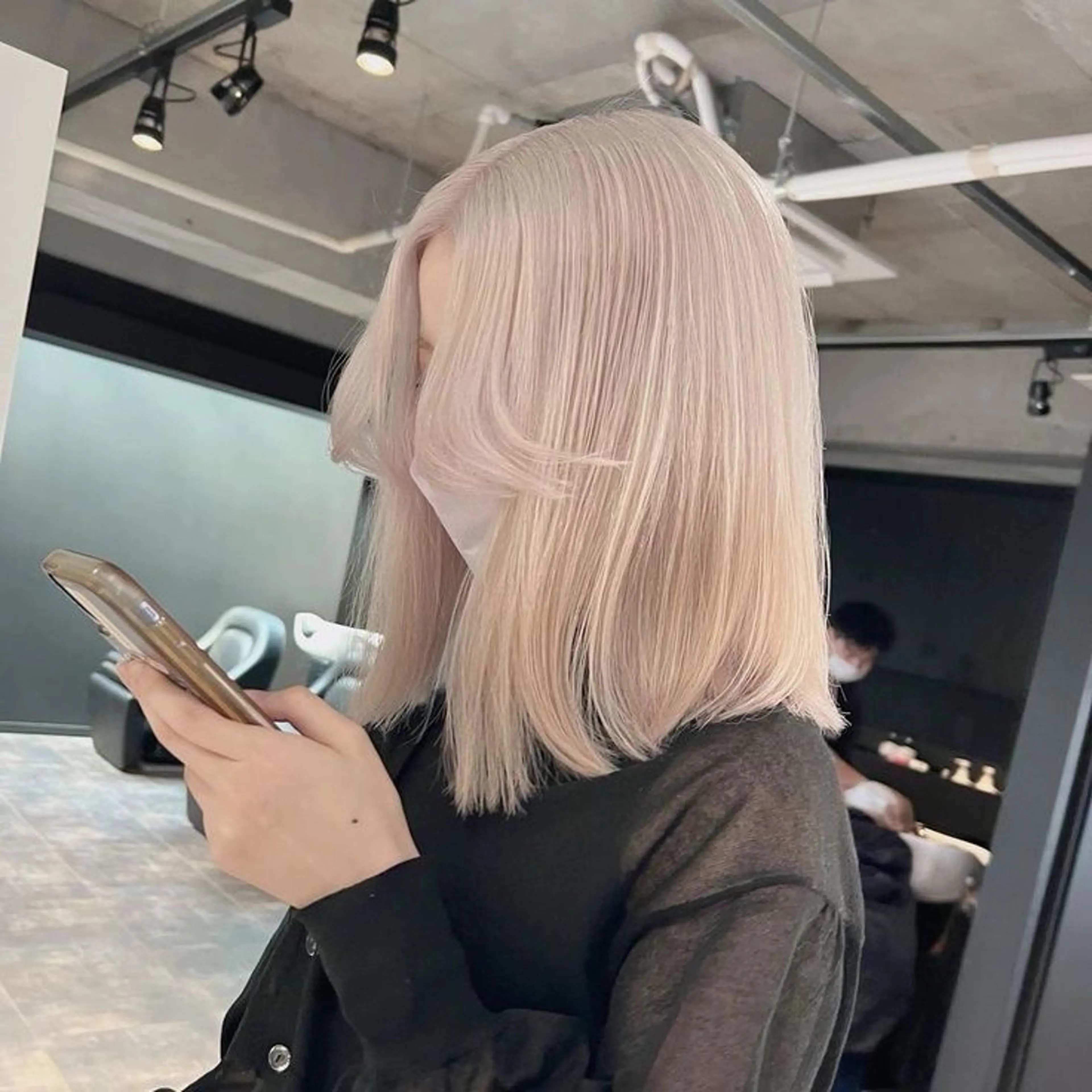 セミロング カラー ハイトーンカラー カット ヘアカラー トリートメント LOWRL渋谷所属・✨LOWRL渋谷✨ しゅけ／ハイトーンのヘアスタイル