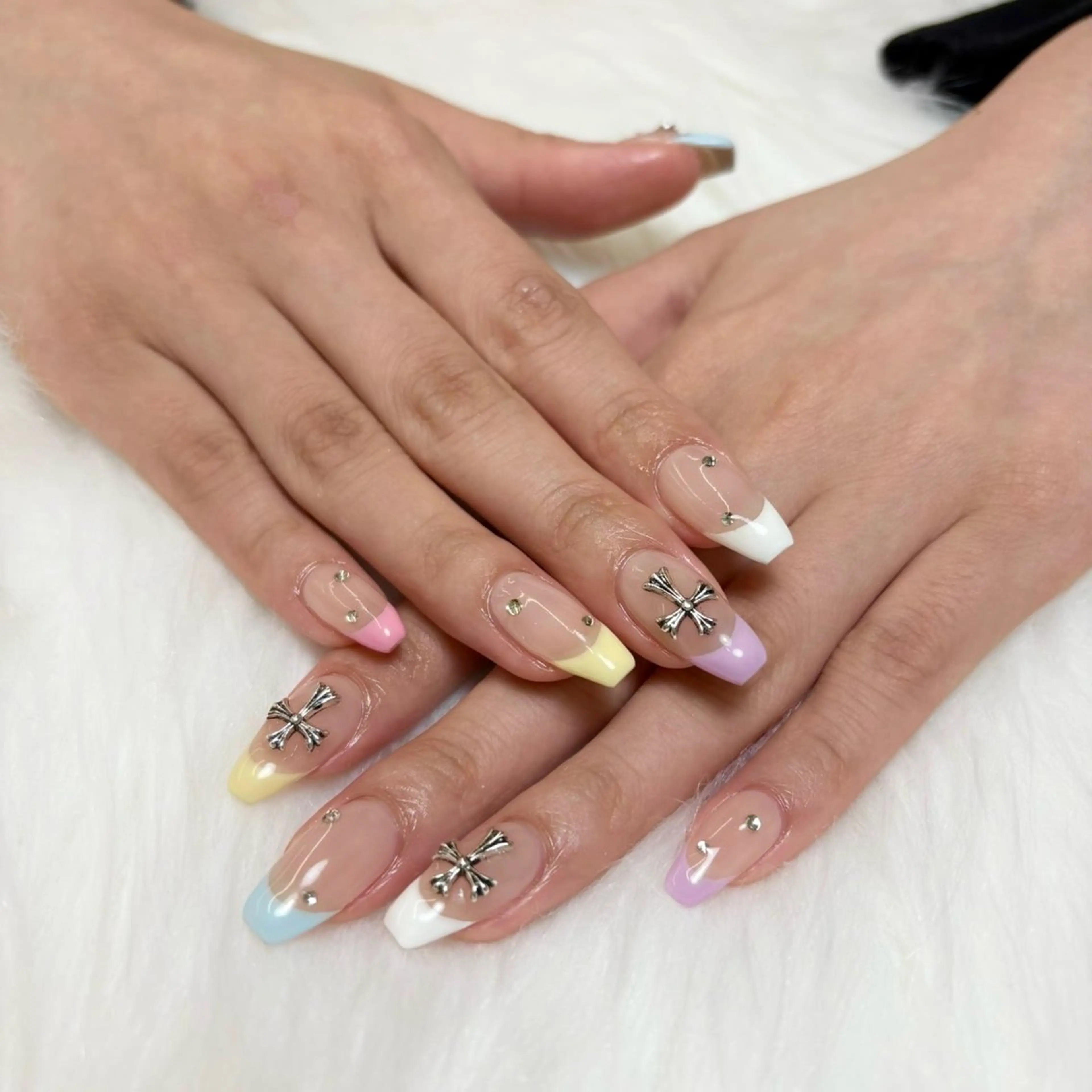 ネイル フレンチネイル ストーンネイル Darling NATSUMIのネイルデザイン