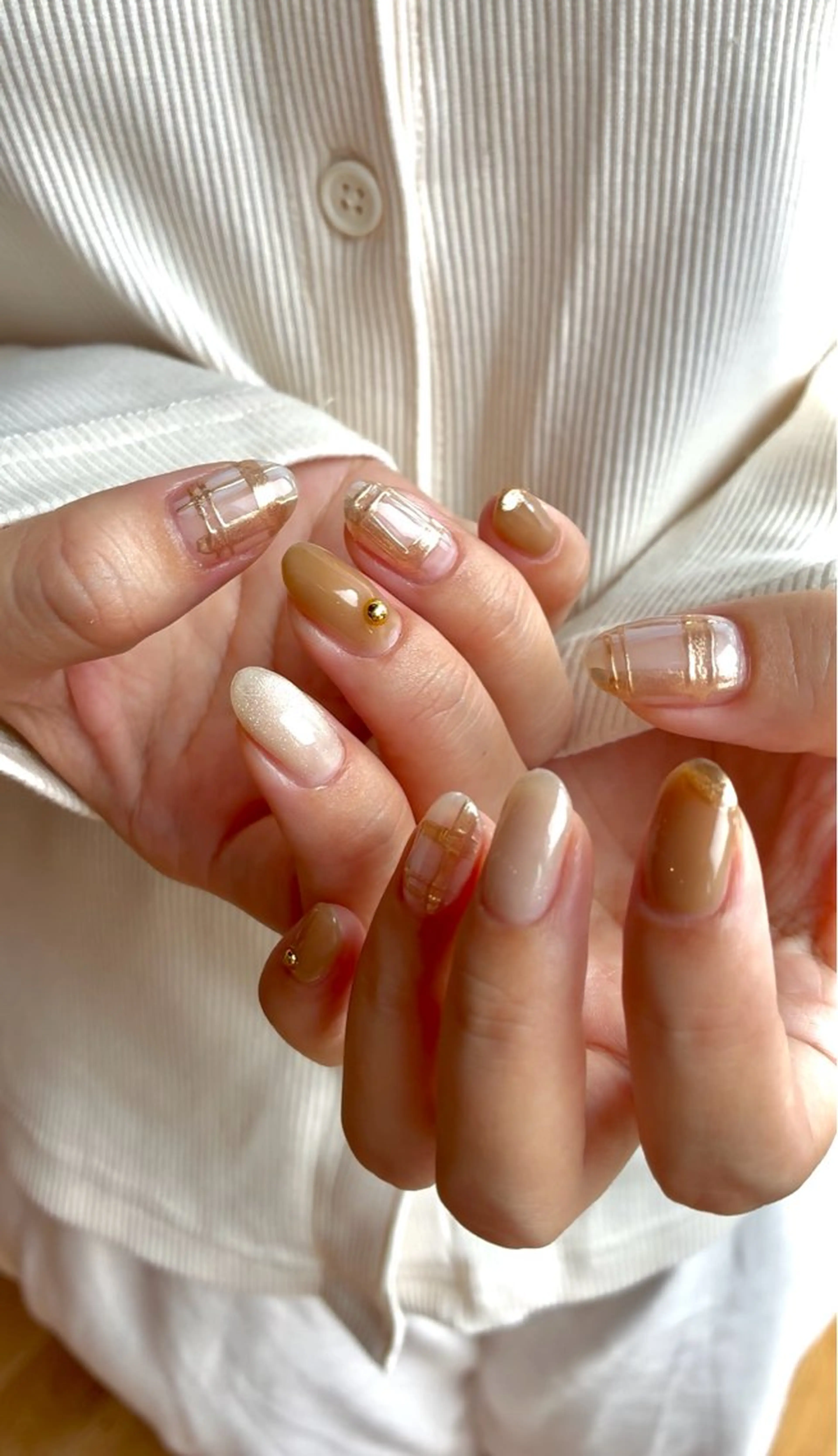 ミディアム ハンドネイル ist. （ｲｽﾄ）のネイルデザイン