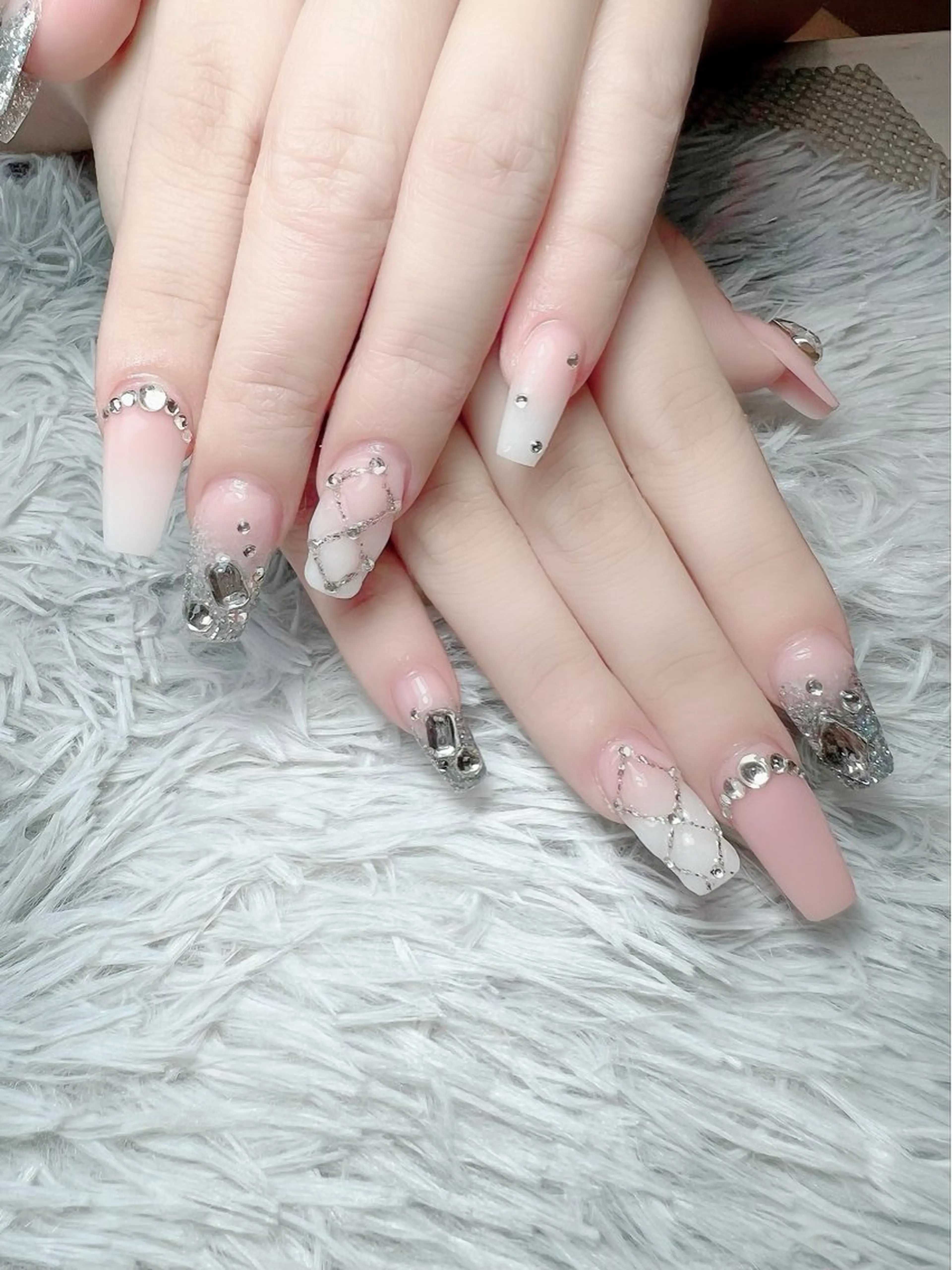 ネイル フットネイル ジェルネイル ラメ(グリッター) ラメグラデーション スカルプネイル ハンドネイル シェヌネイル JURAのネイルデザイン