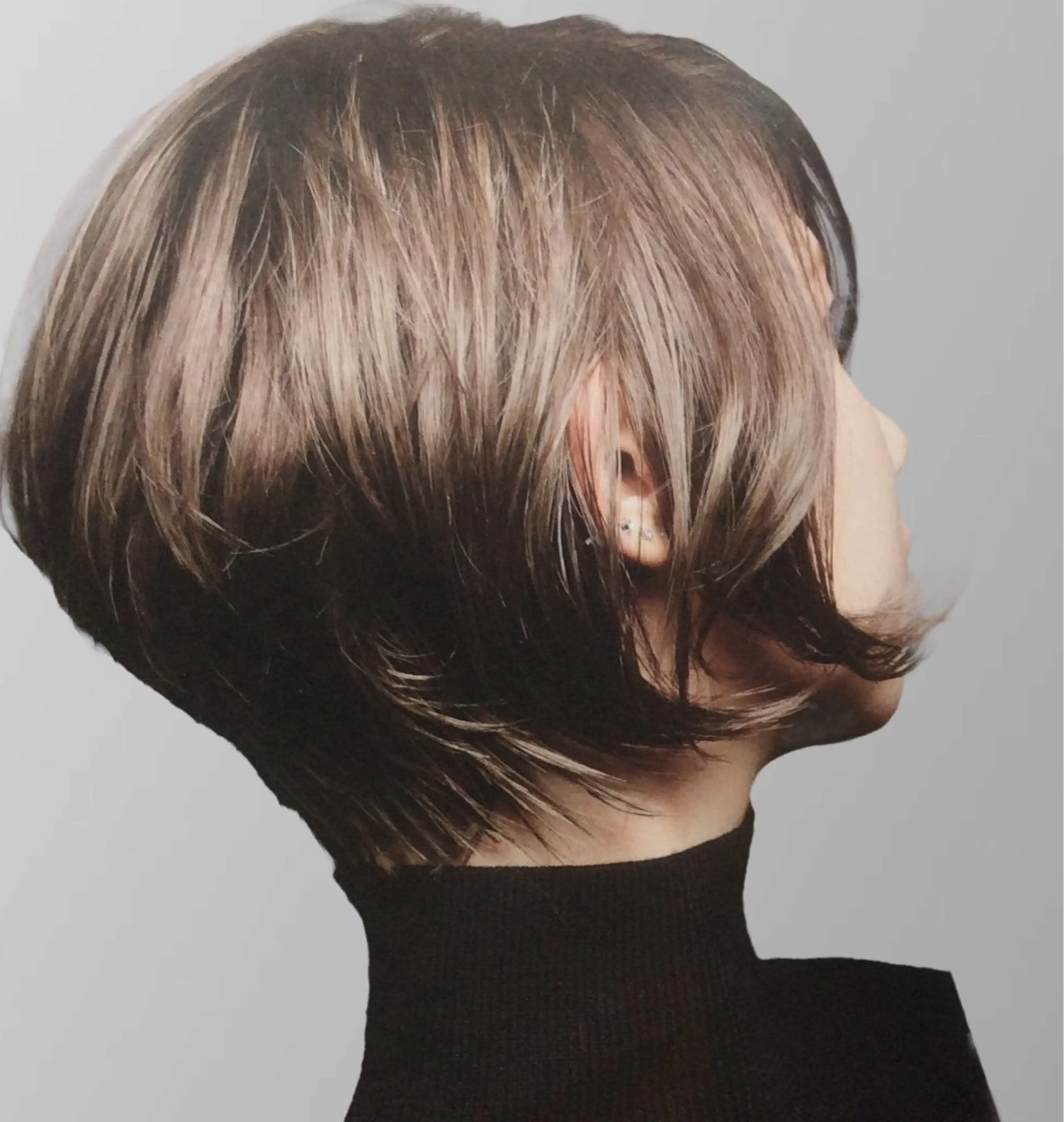 ショート カラー メンズ ショートレイヤー アッシュ ベージュカラー レイヤーカット ショートヘア カット au美容室所属・au栄矢場町 水素髪質改善Tのヘアスタイル