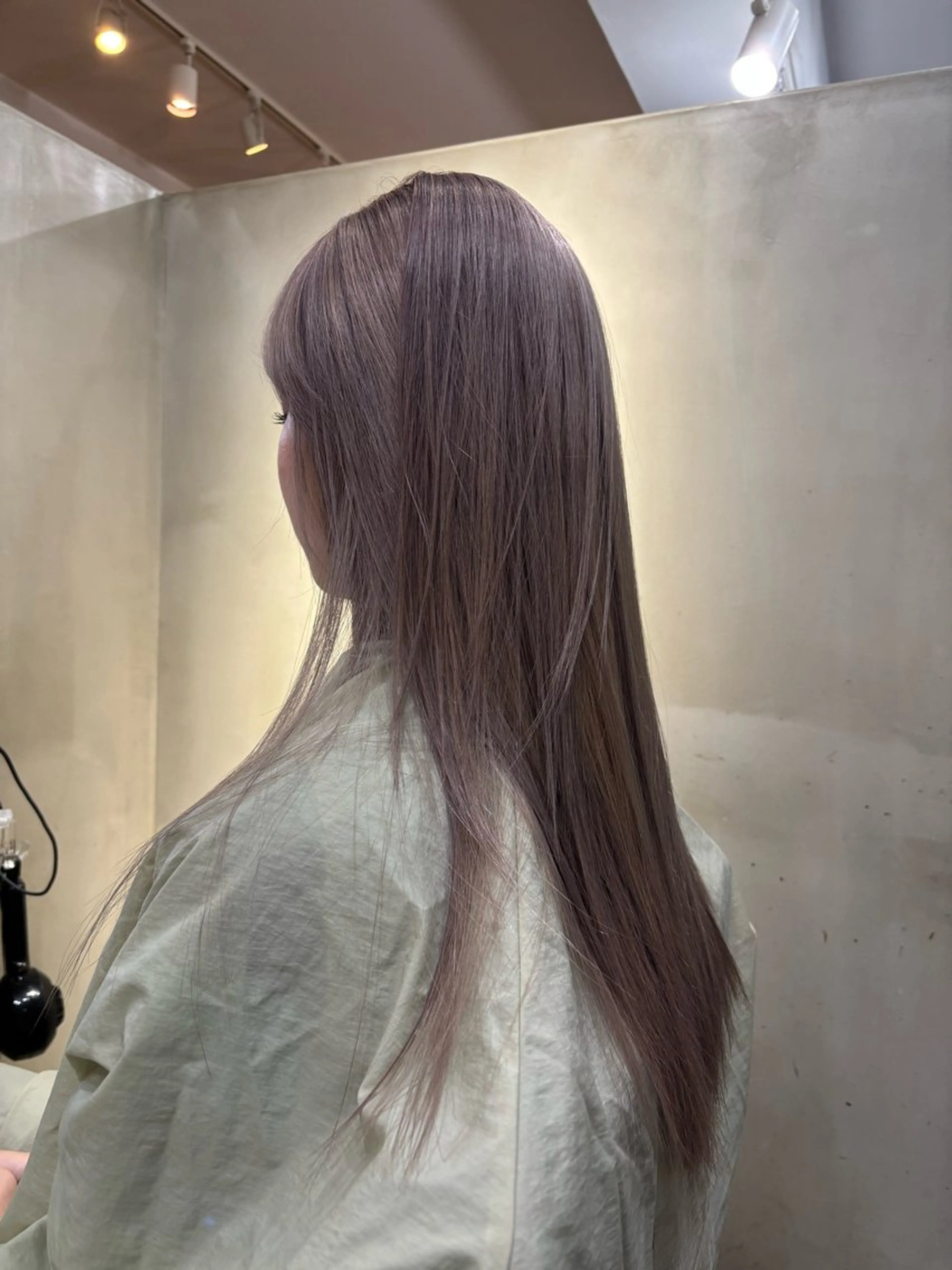 ロング カラー ブリーチ グレージュ ヘアカラー VOYAGE所属・中園 康のヘアスタイル