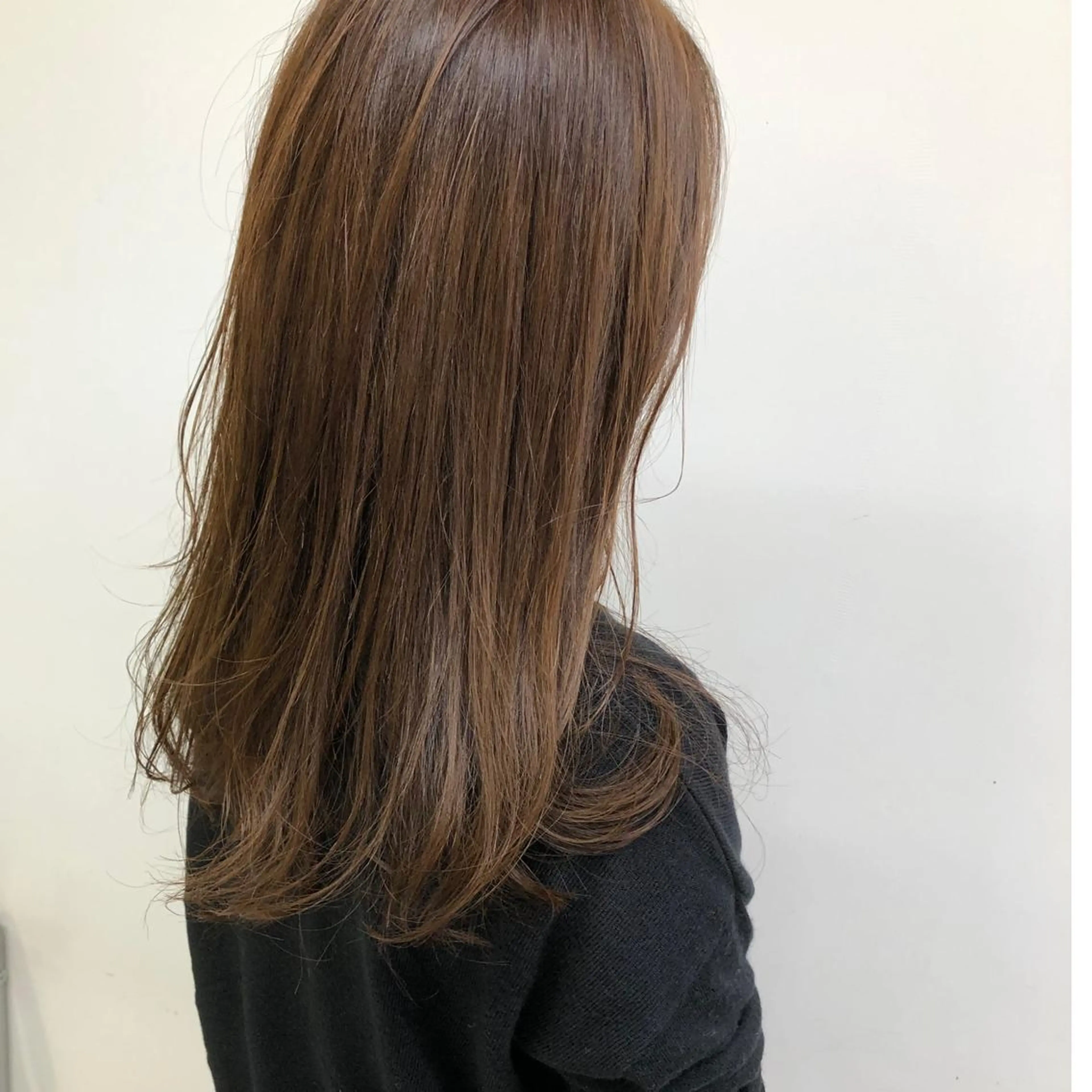 セミロング カラー グレージュ オリーブグレージュ オリーブグレー ヘアカラー ハイトーン特化🌟 仲川和人のヘアスタイル