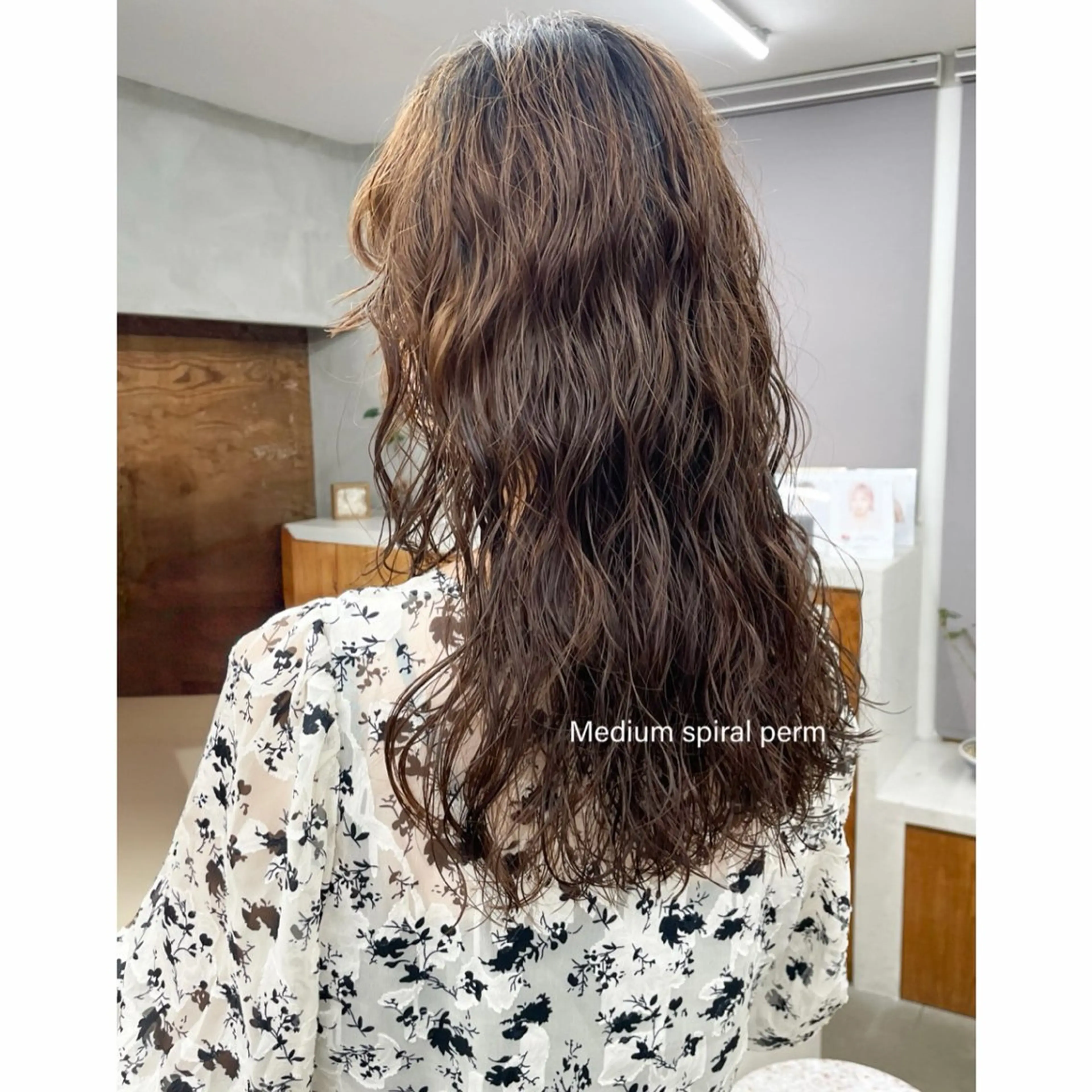 セミロング パーマ セミロングパーマ カット パーマ トリートメント mine所属・榛葉 夢乃のヘアスタイル