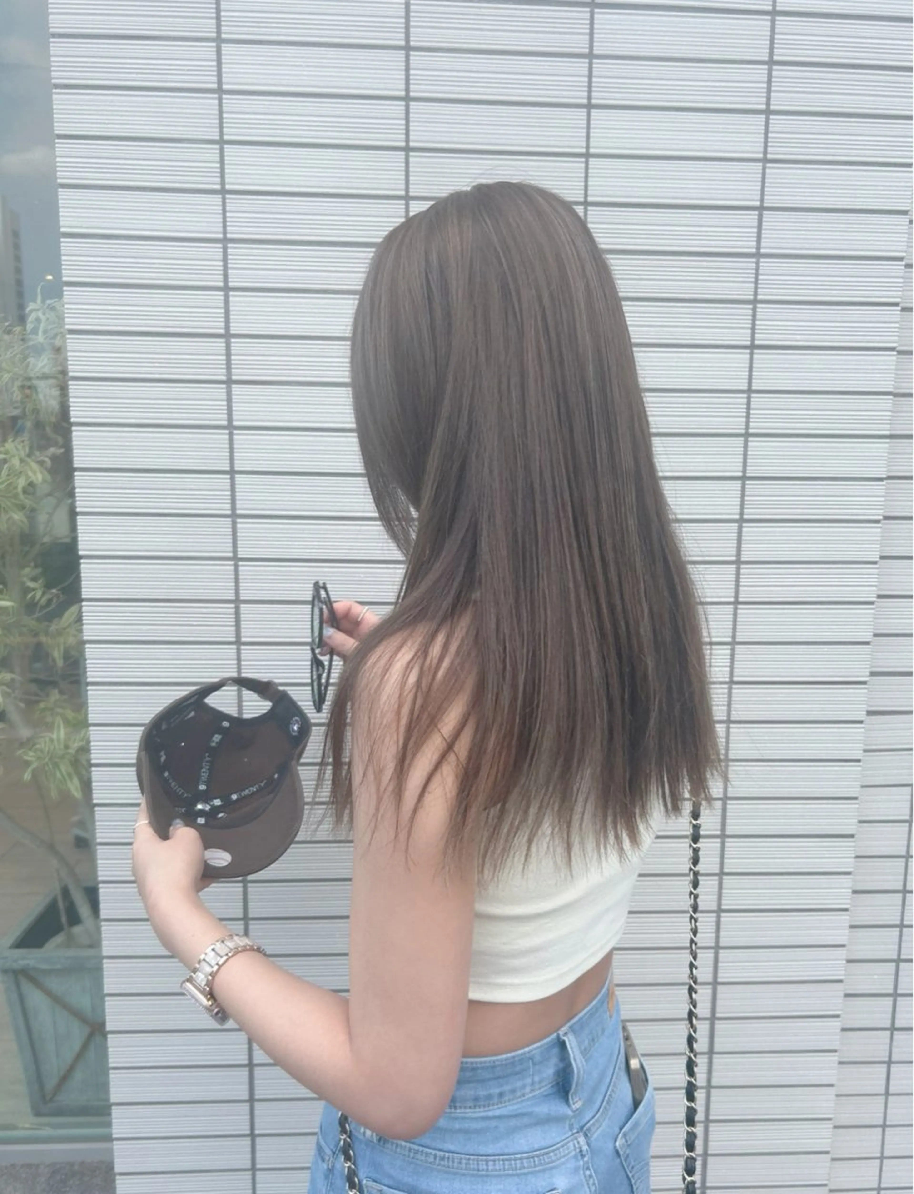 ロング カラー グレージュ yui nishiwakiのヘアスタイル