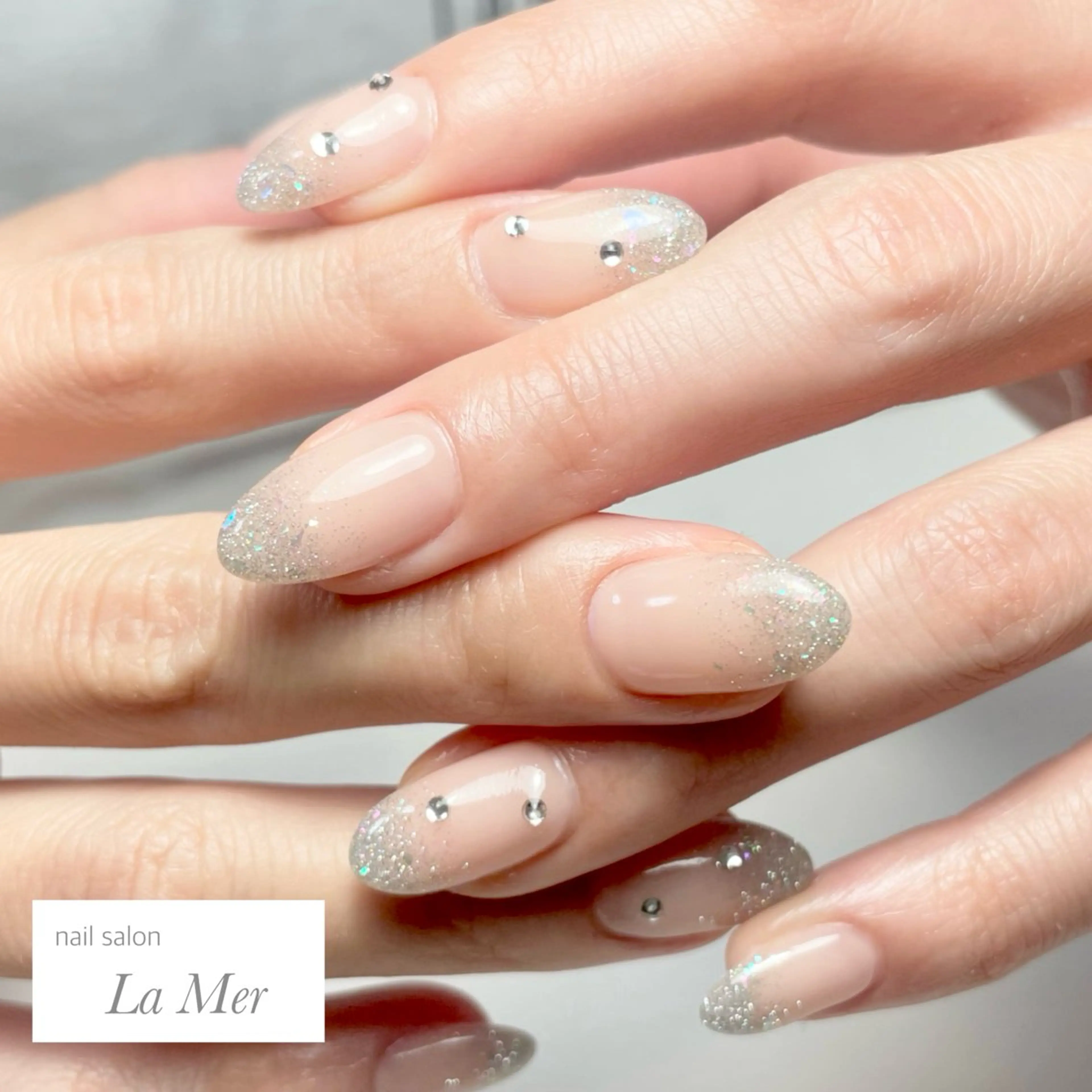 ネイル フラッシュネイル ジェルネイル グラデーション キラキラネイル ラメ(グリッター) ハンドネイル nailsalon La Merのネイルデザイン