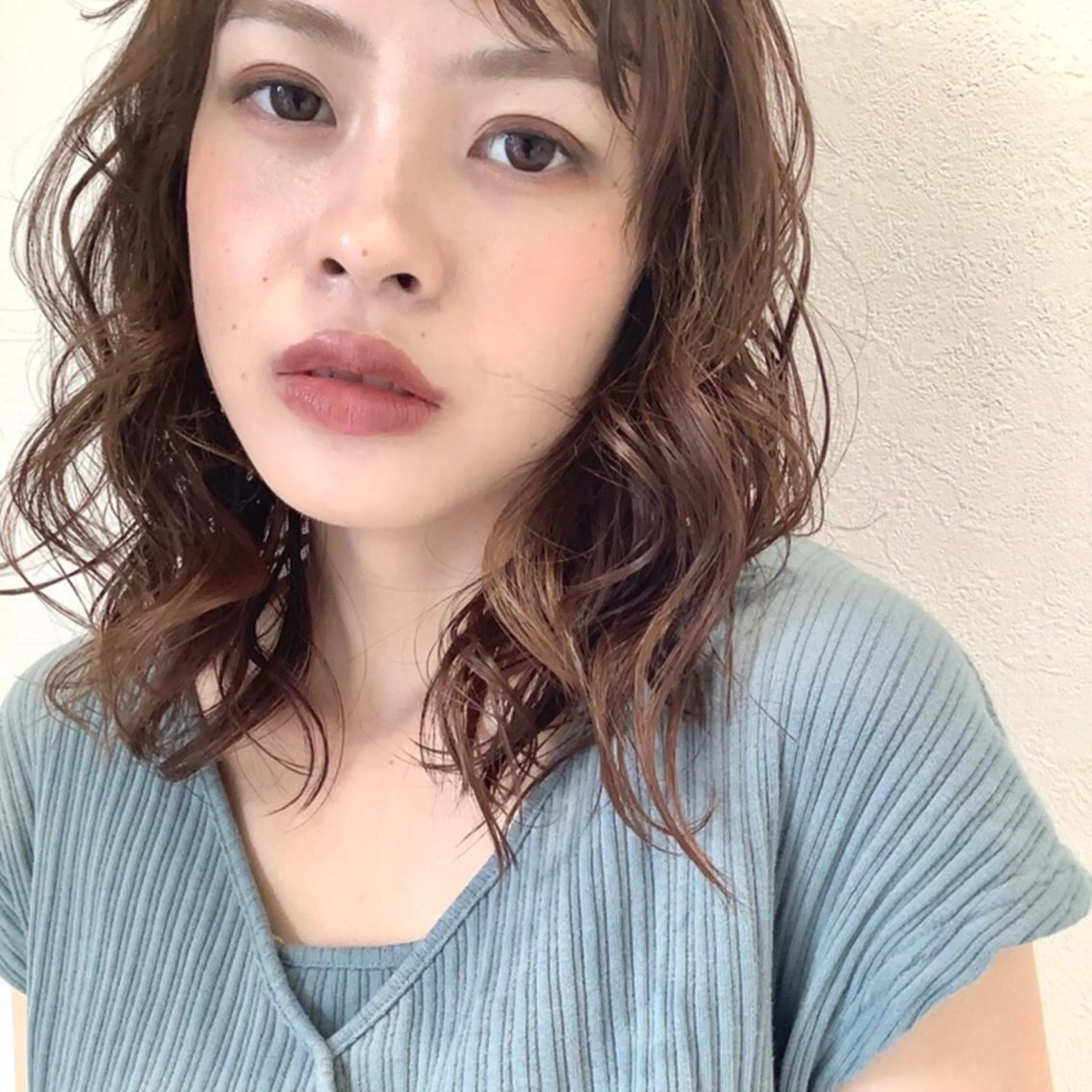 ミディアム カラー パーマ 透明感カラーブリーチ 🌼シゲモトアヤ🌼のヘアスタイル