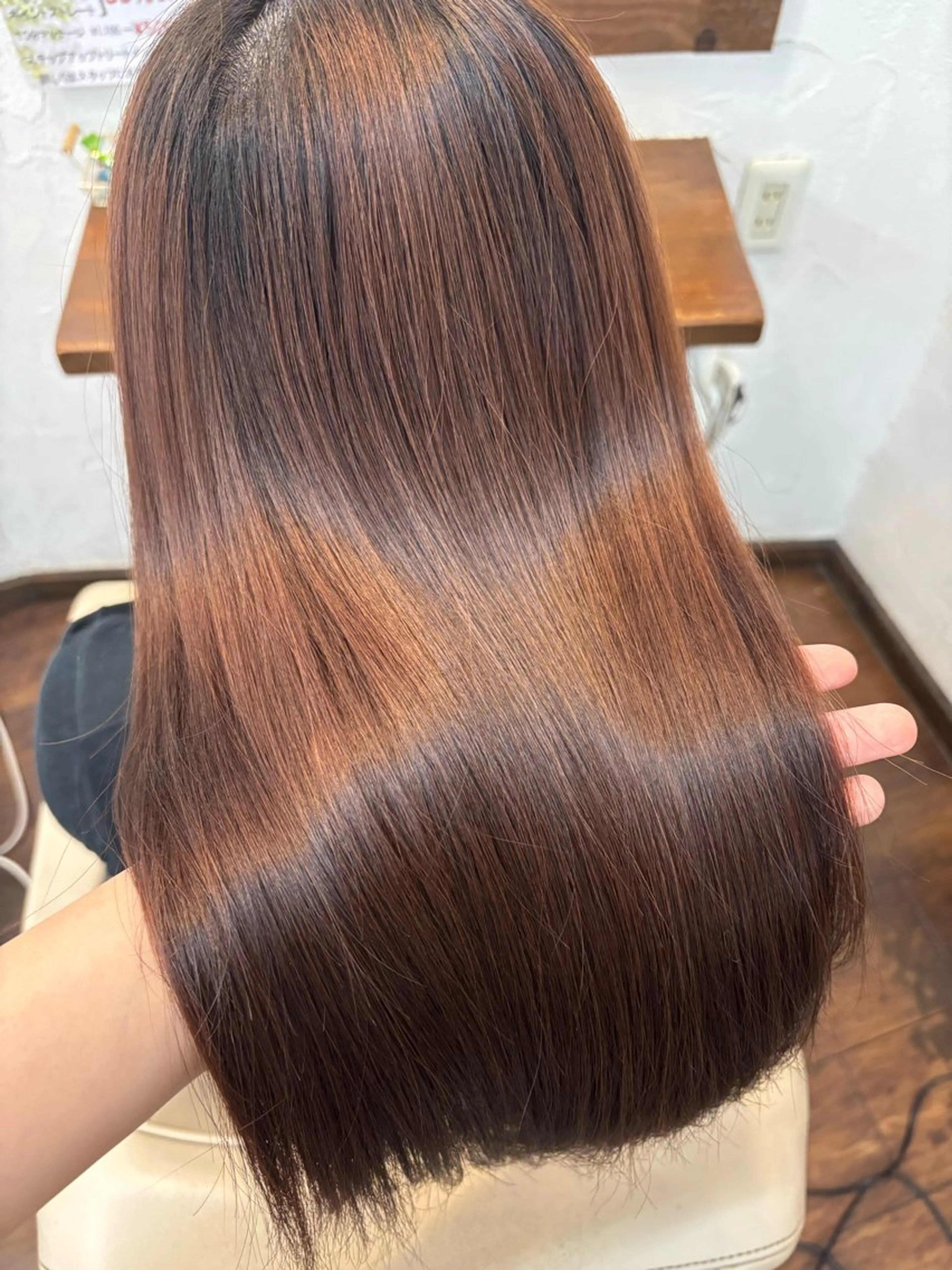 平日限定‼️🌿ヘアカラー🌿¥3300​〜​プチトリートメント付きの写真