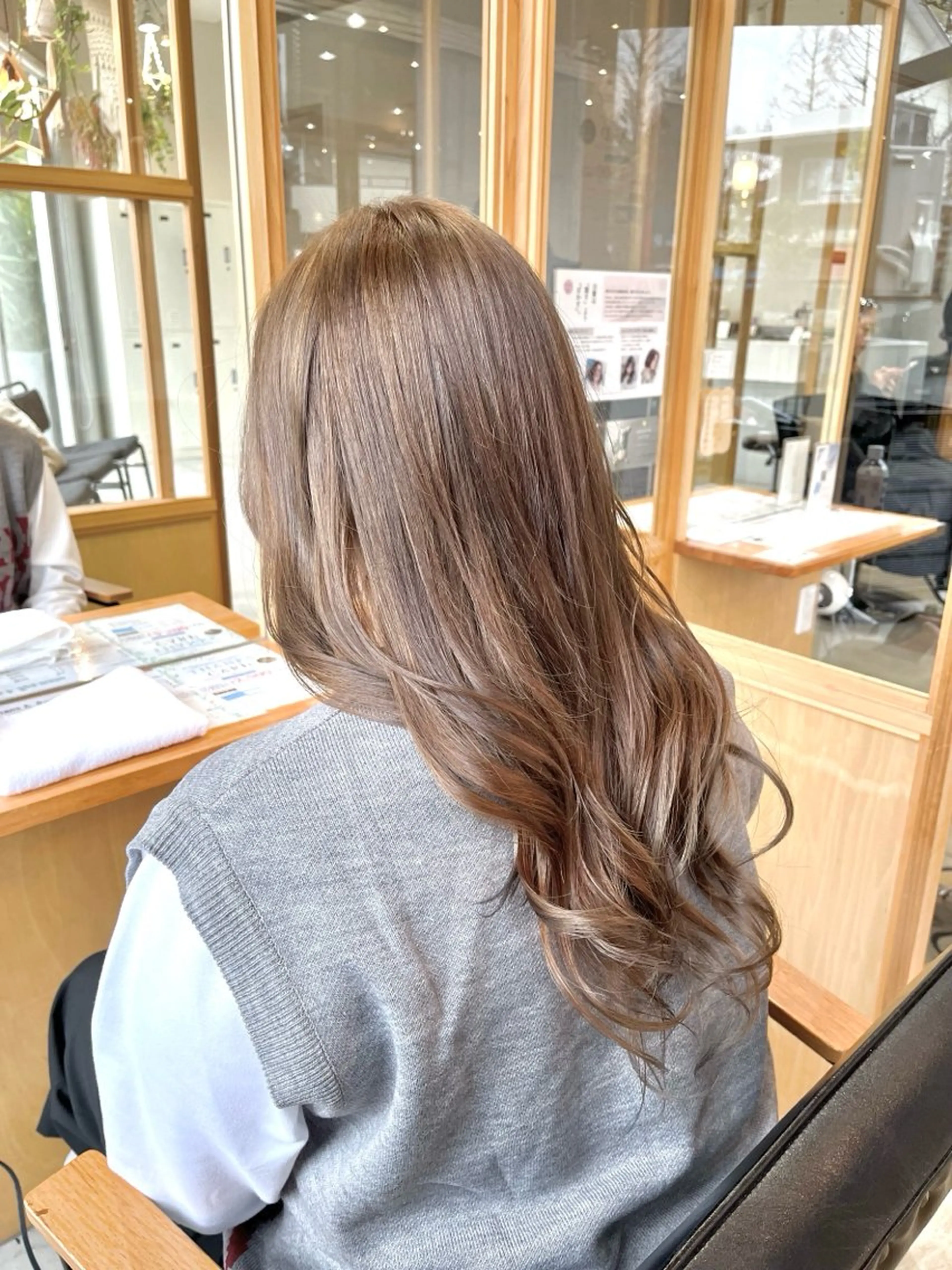 ロング FERIA かりんのヘアスタイル