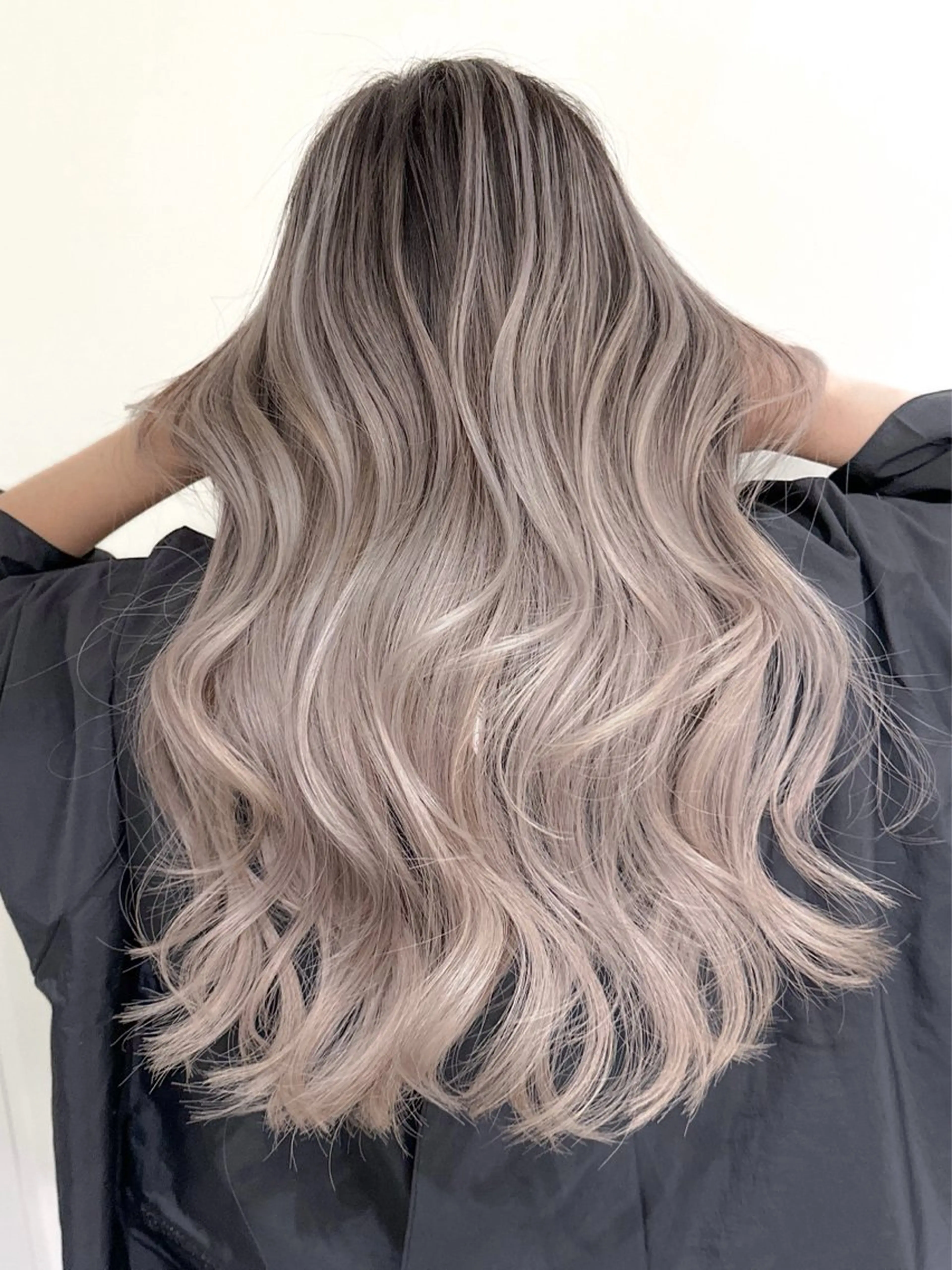 セミロング カラー バレイヤージュ ダブルカラー ハイライトカラー ハイトーンカラー ハイライト ご予約 宜しくお願いします！のヘアスタイル