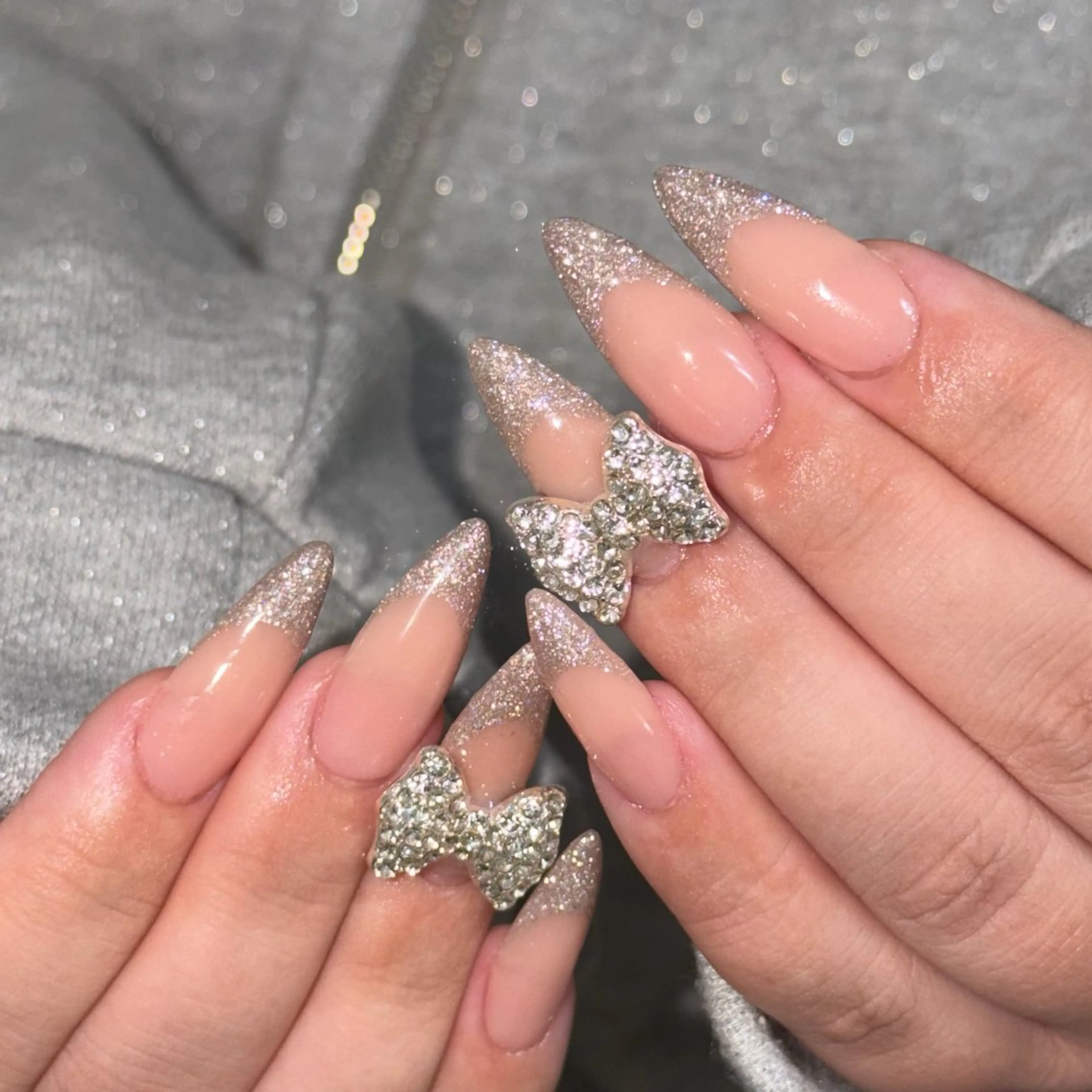 ネイル フレンチネイル ラメ(グリッター) シンプルネイル ハンドネイル elfia nailstudio所属・tamaki araiのネイルデザイン