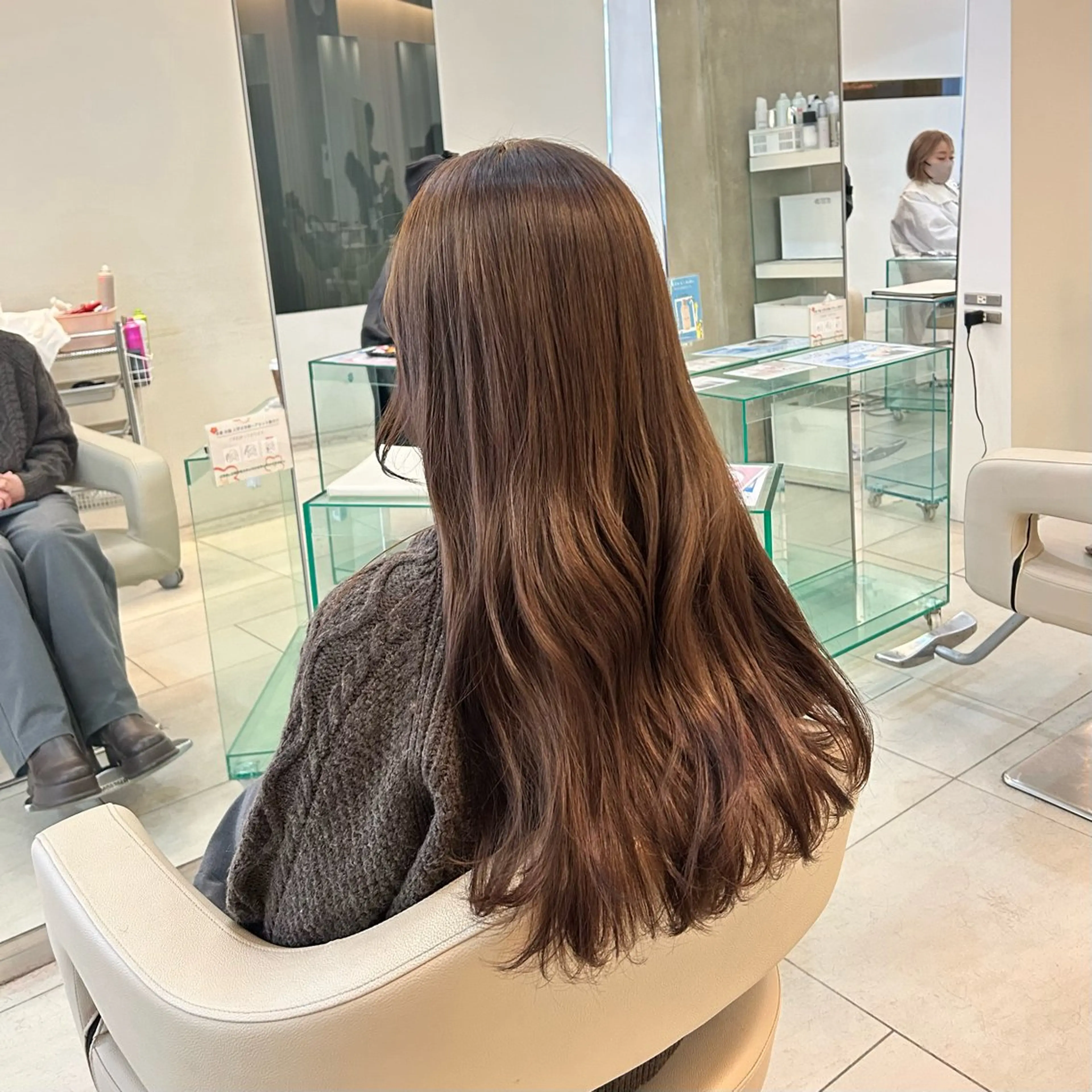 セミロング カット ヘアカラー 似合わせ 透明感カラーアヤナのヘアスタイル