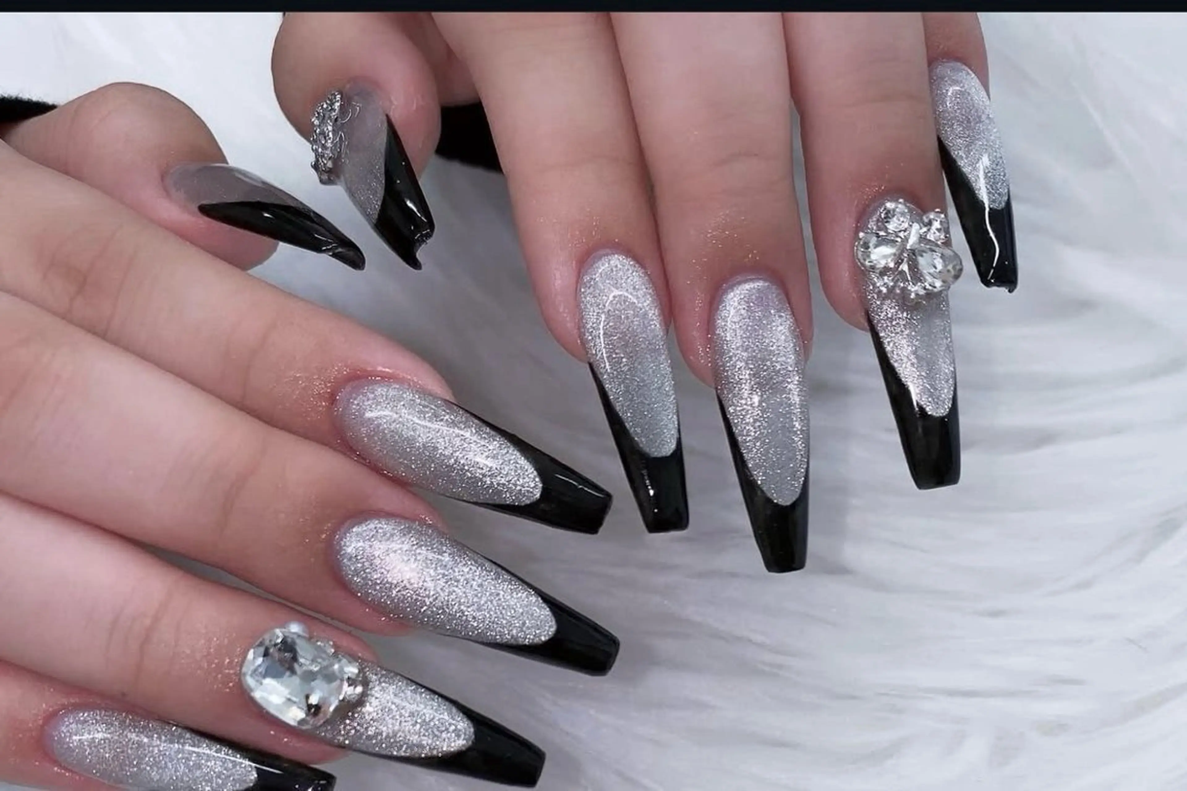 ネイル 長さ出し グラデーション 卒業式 キラキラネイル マグネットネイル ハンドネイル Lee Nailsのネイルデザイン