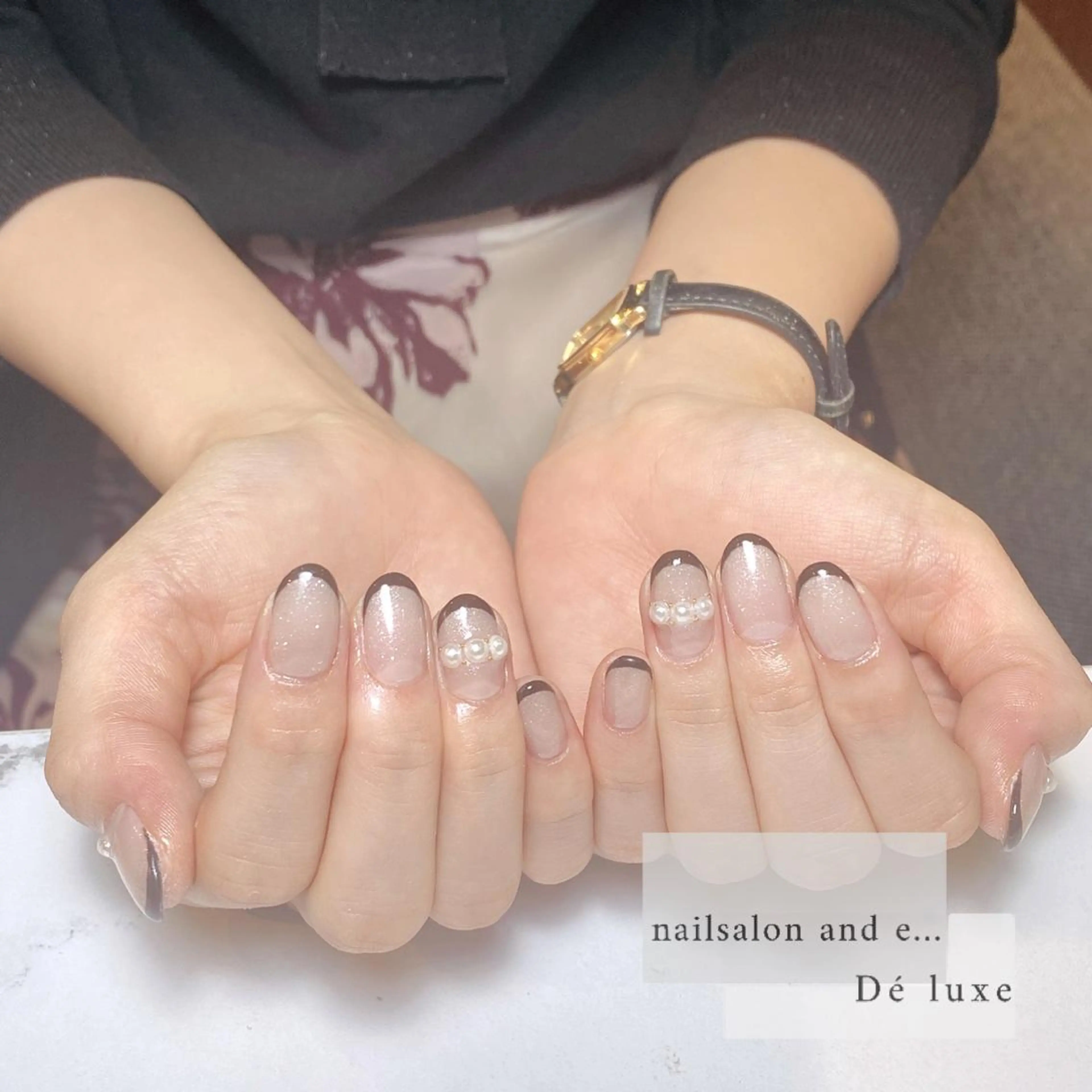ネイル ブラウン フレンチネイル キラキラネイル オフィスネイル ショートネイル nailsalon mur.のネイルデザイン