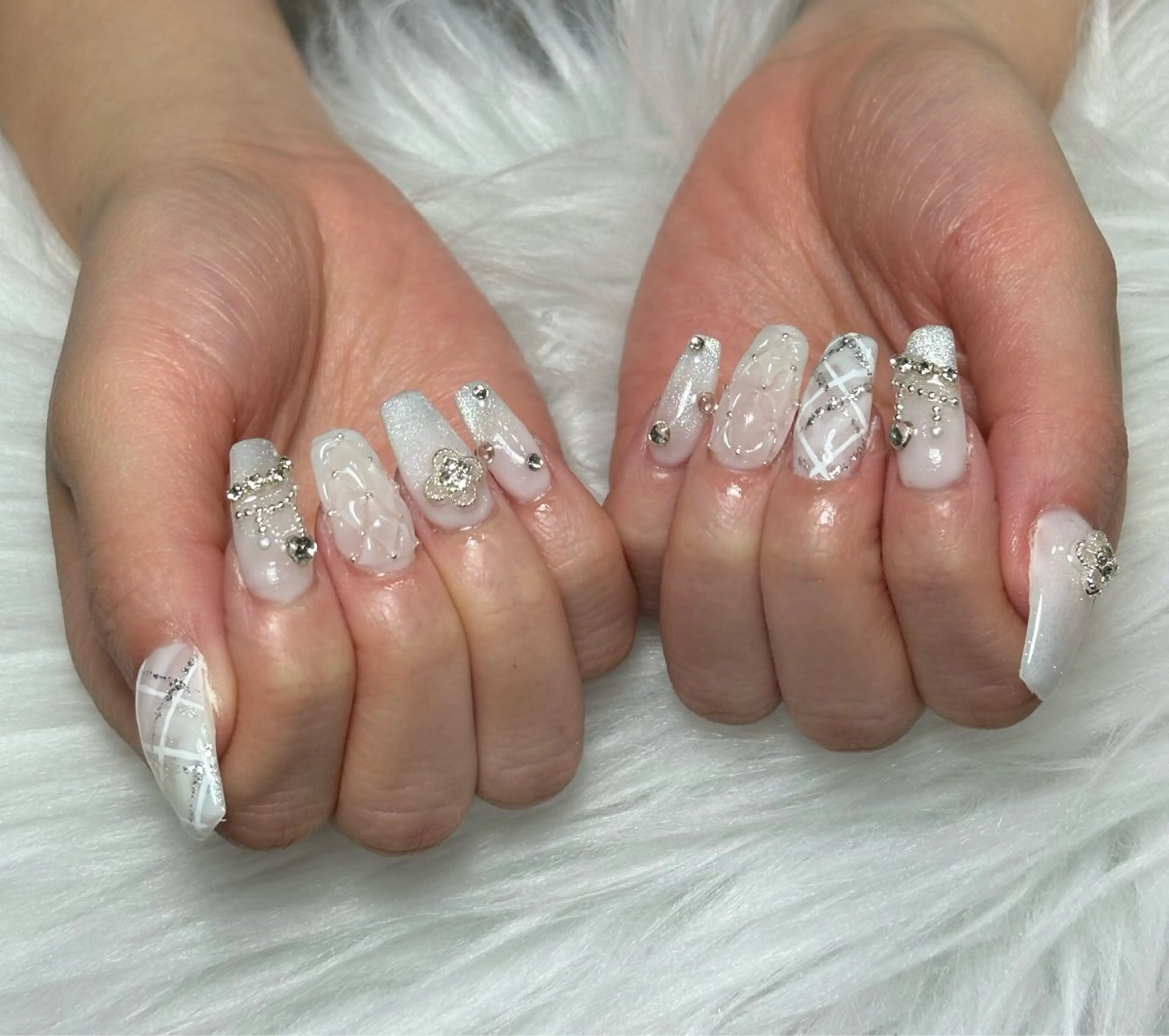 ネイル アートネイル 長さ出し ジェルネイル マグネットネイル ニュアンスネイル なな_ CloudyChanのネイルデザイン