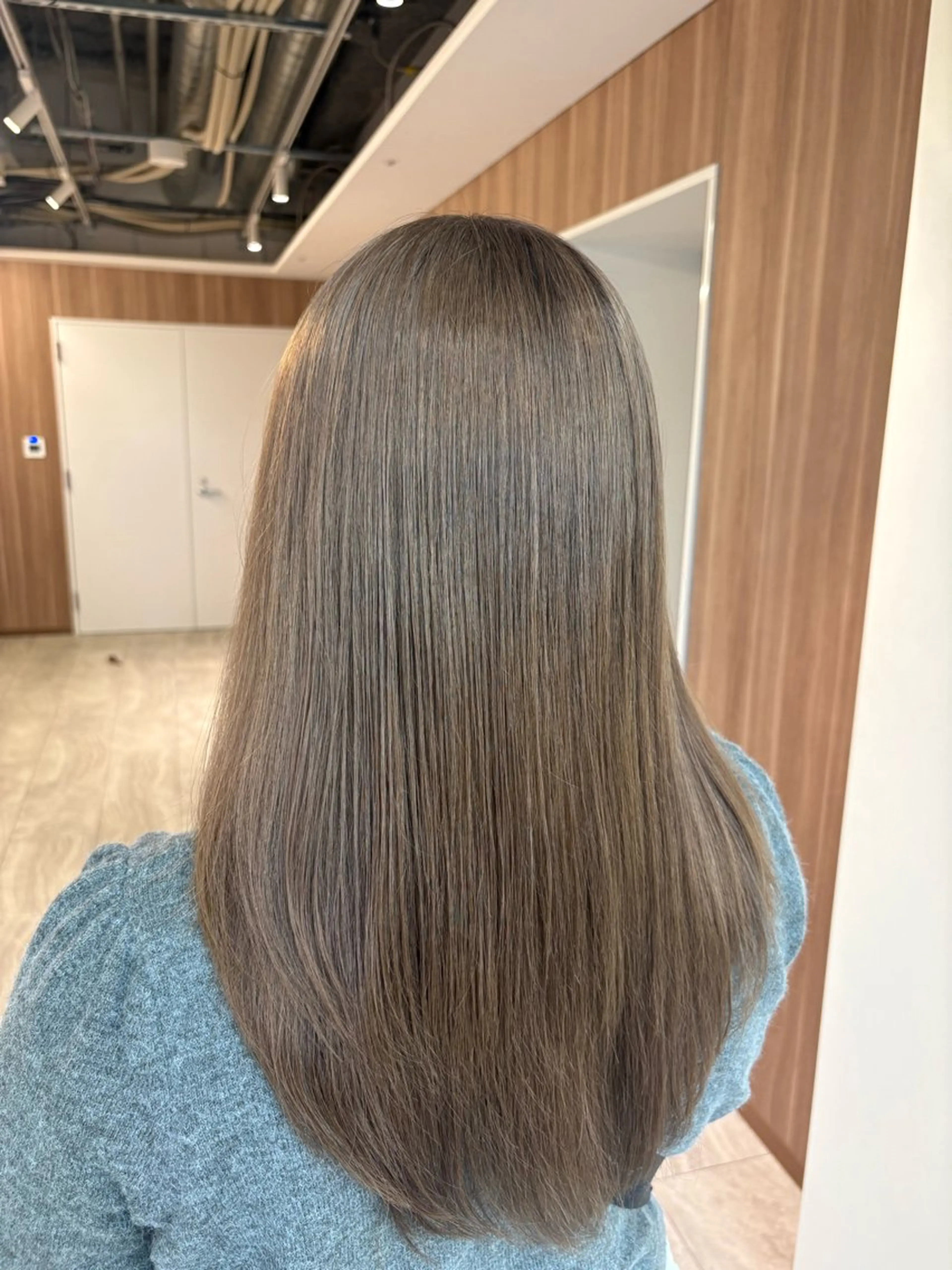 ミディアム カラー ブリーチ 外人風ハイライト/ 艶カラーのヘアスタイル