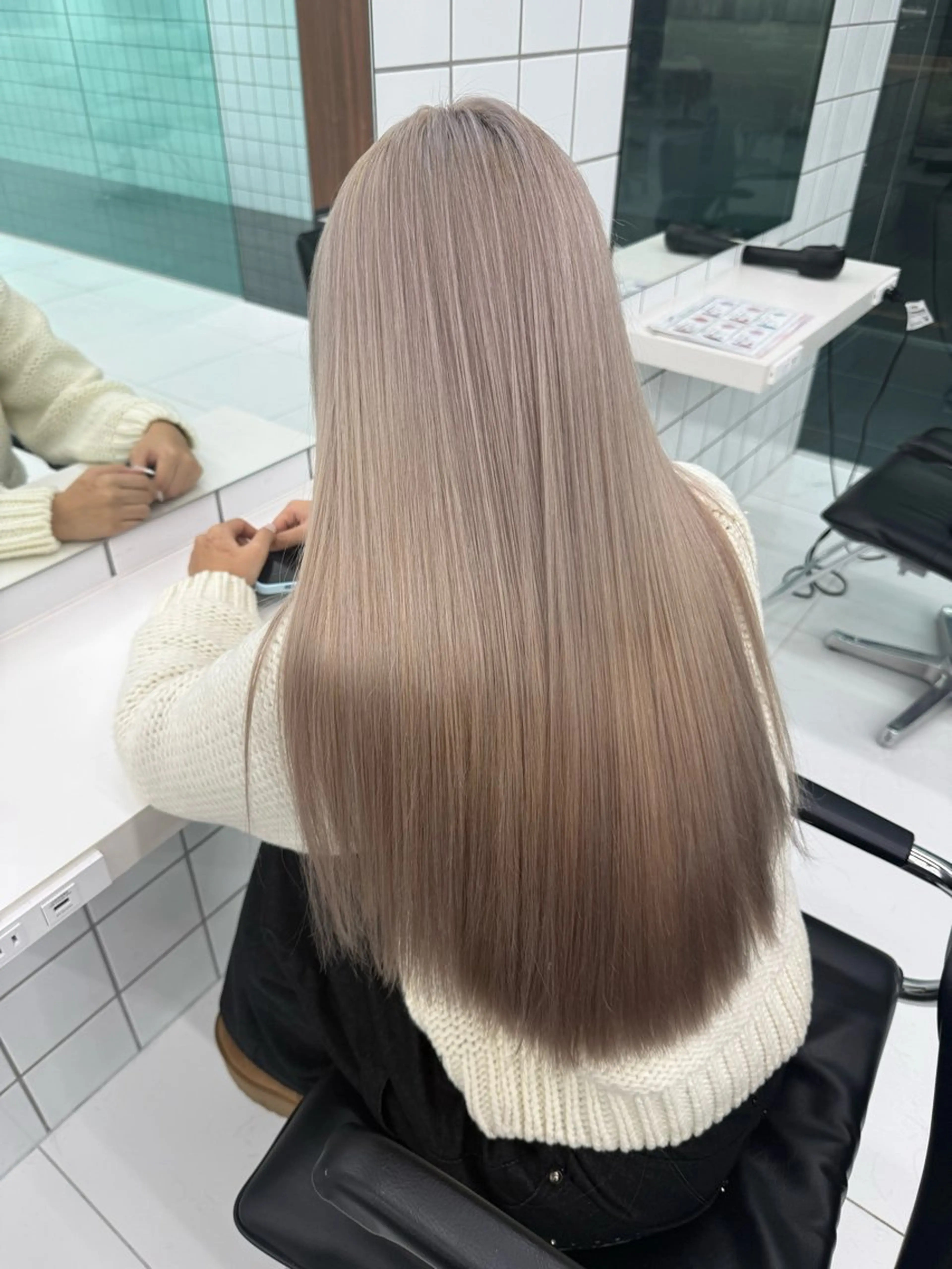 セミロング カラー ベージュカラー ホワイトベージュ ヘアカラー 渋谷ブリーチカラー/ デザインカラー/優希のヘアスタイル