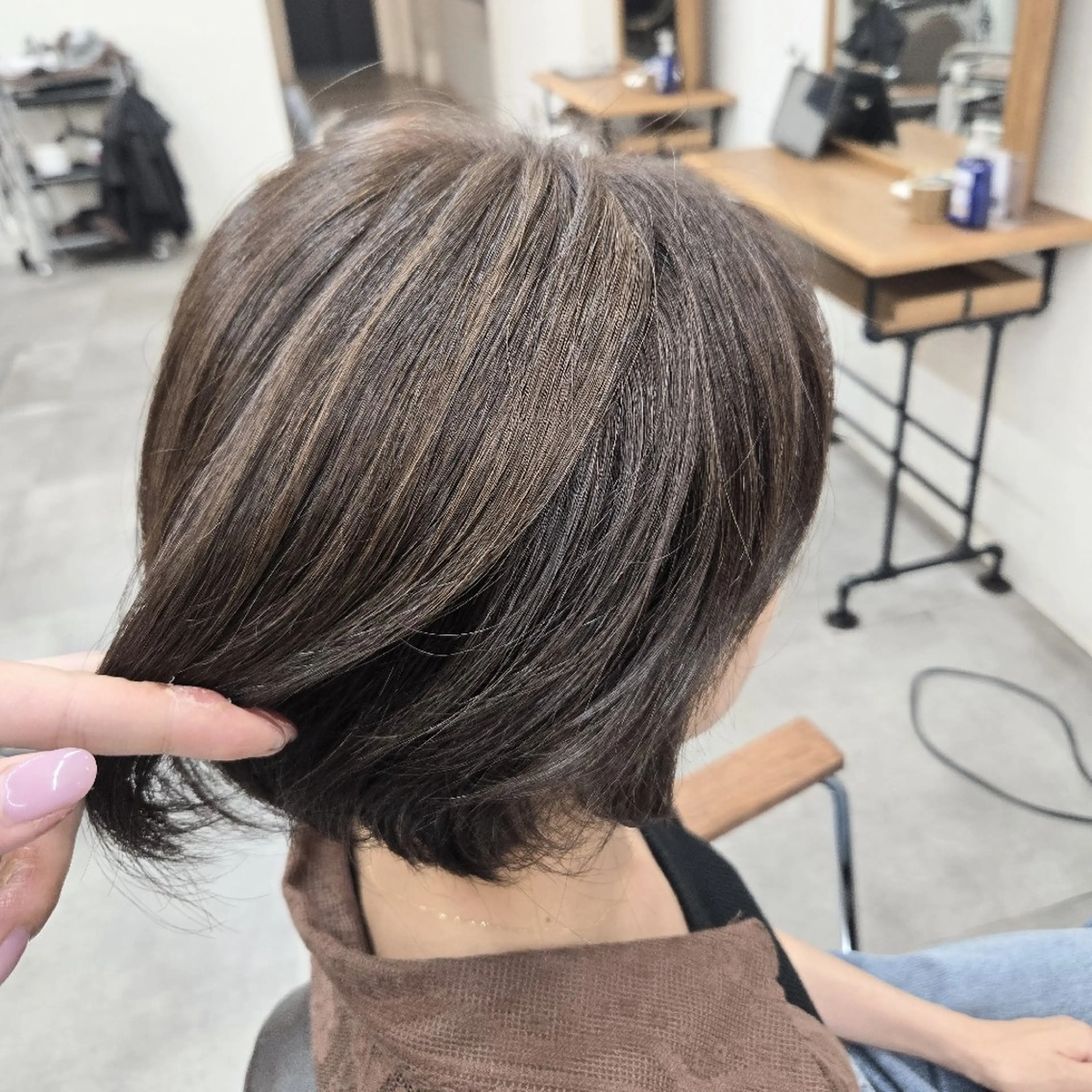 ショート カラー カット ヘアカラー 浜田りほ Luxbe 博多バスターミナルのヘアスタイル