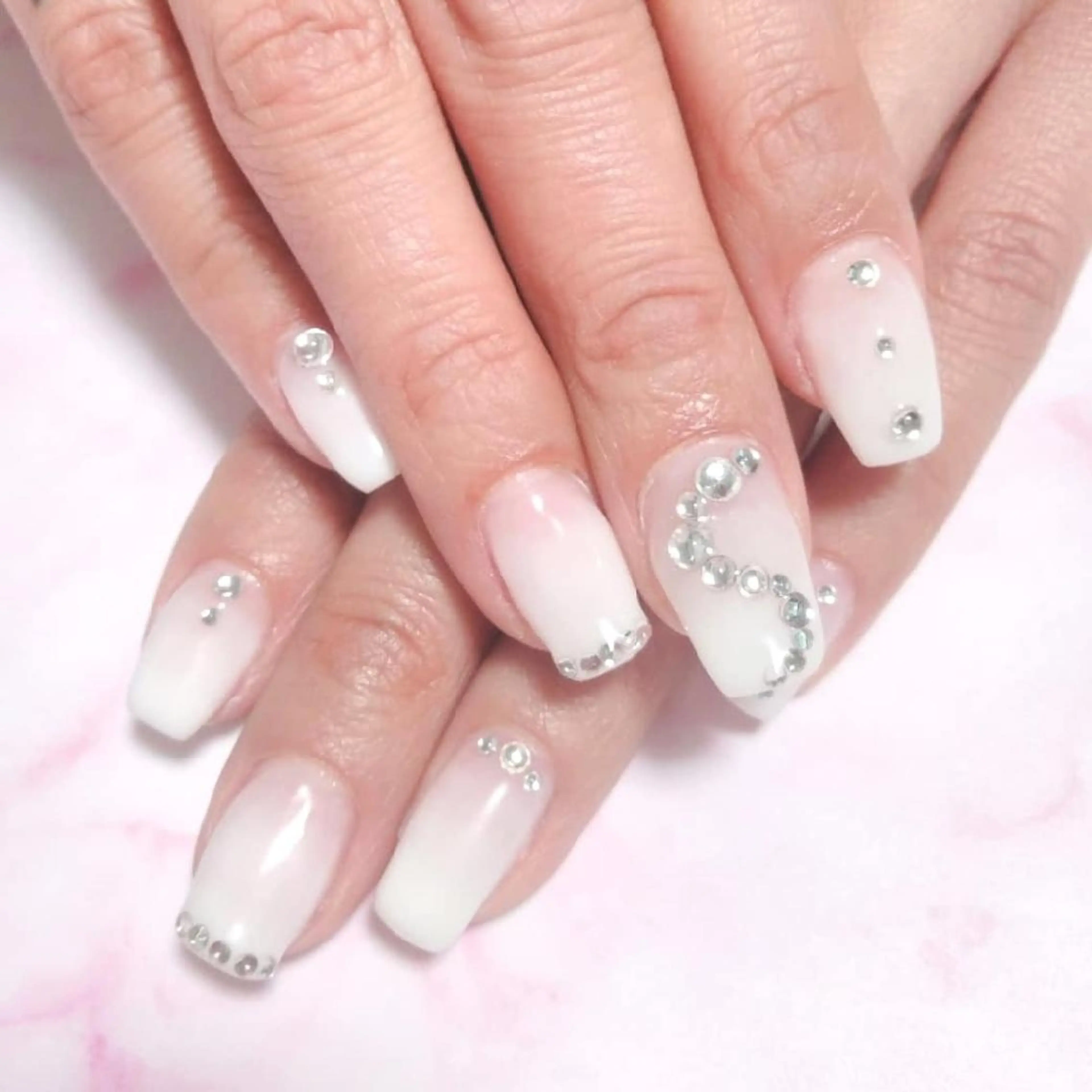 ネイル エステとネイル ローズコンフォートのネイルデザイン