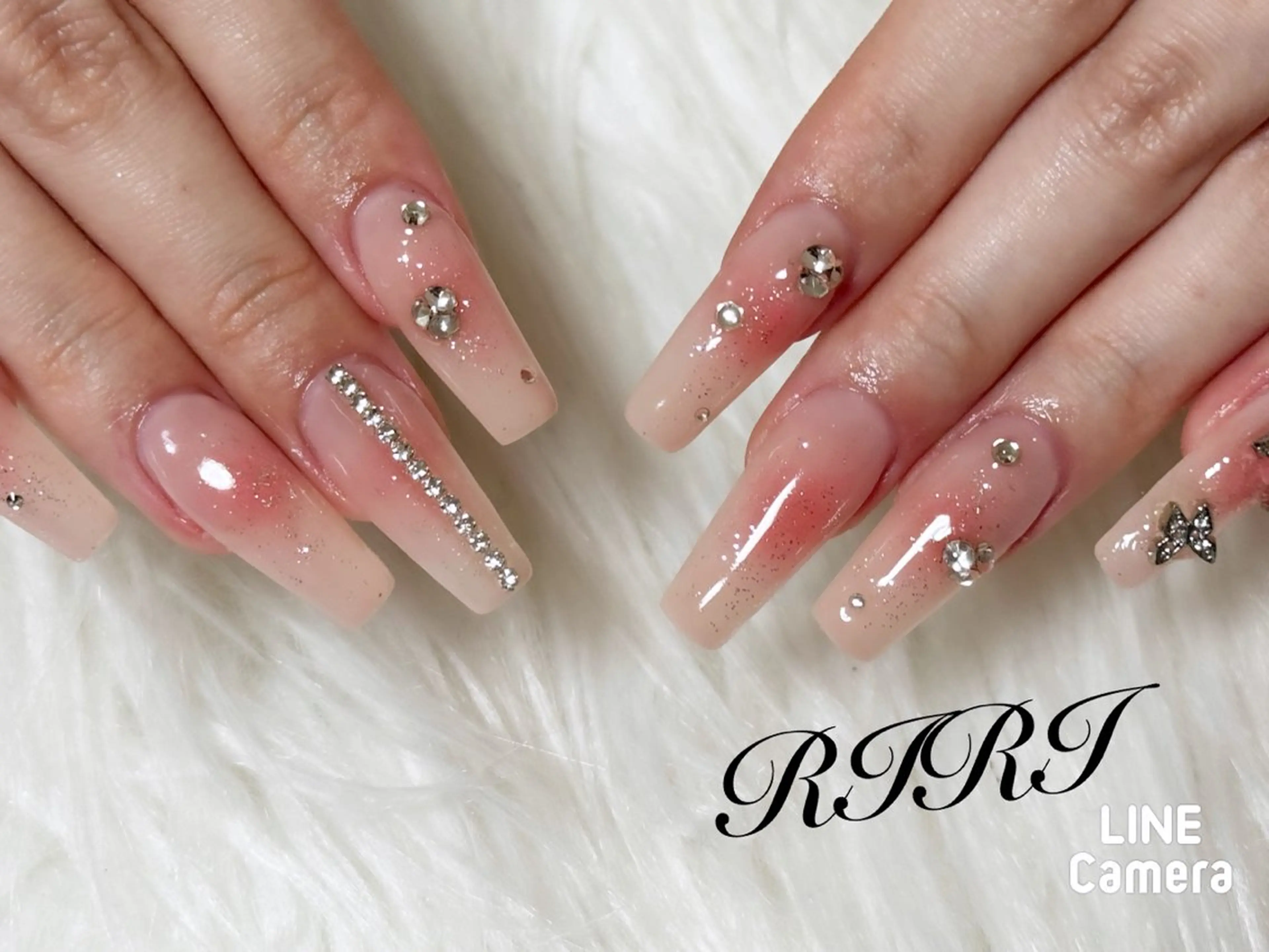 ネイル チークネイル ジェルネイル ハート キラキラネイル 韓国ネイル ハンドネイル riri オーナーのネイルデザイン