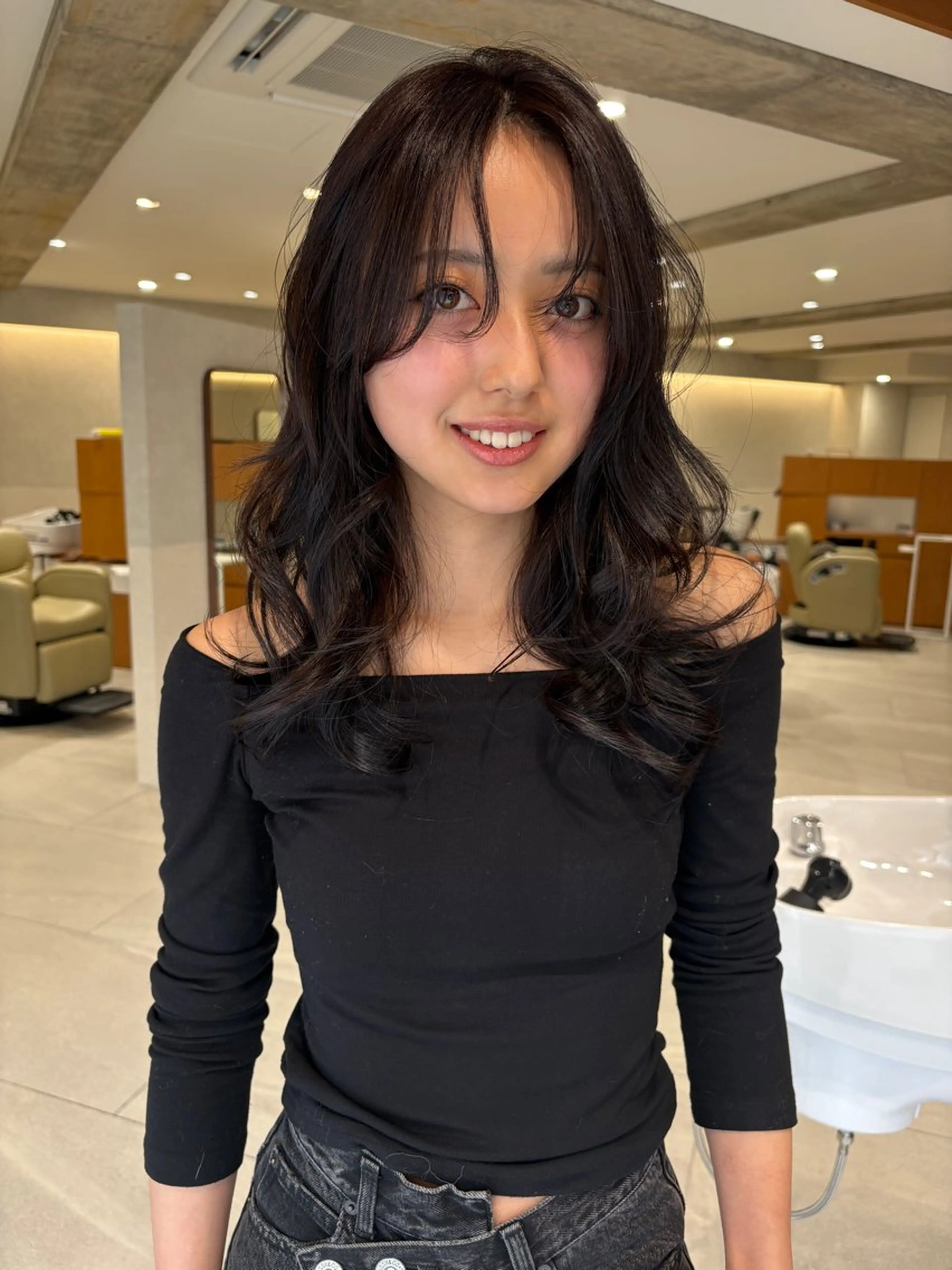 ミディアム 顔周りカット 似合わせカット ヘアカラー トリートメント 梅田/レイヤーカット /ミルクティーカラーのヘアスタイル