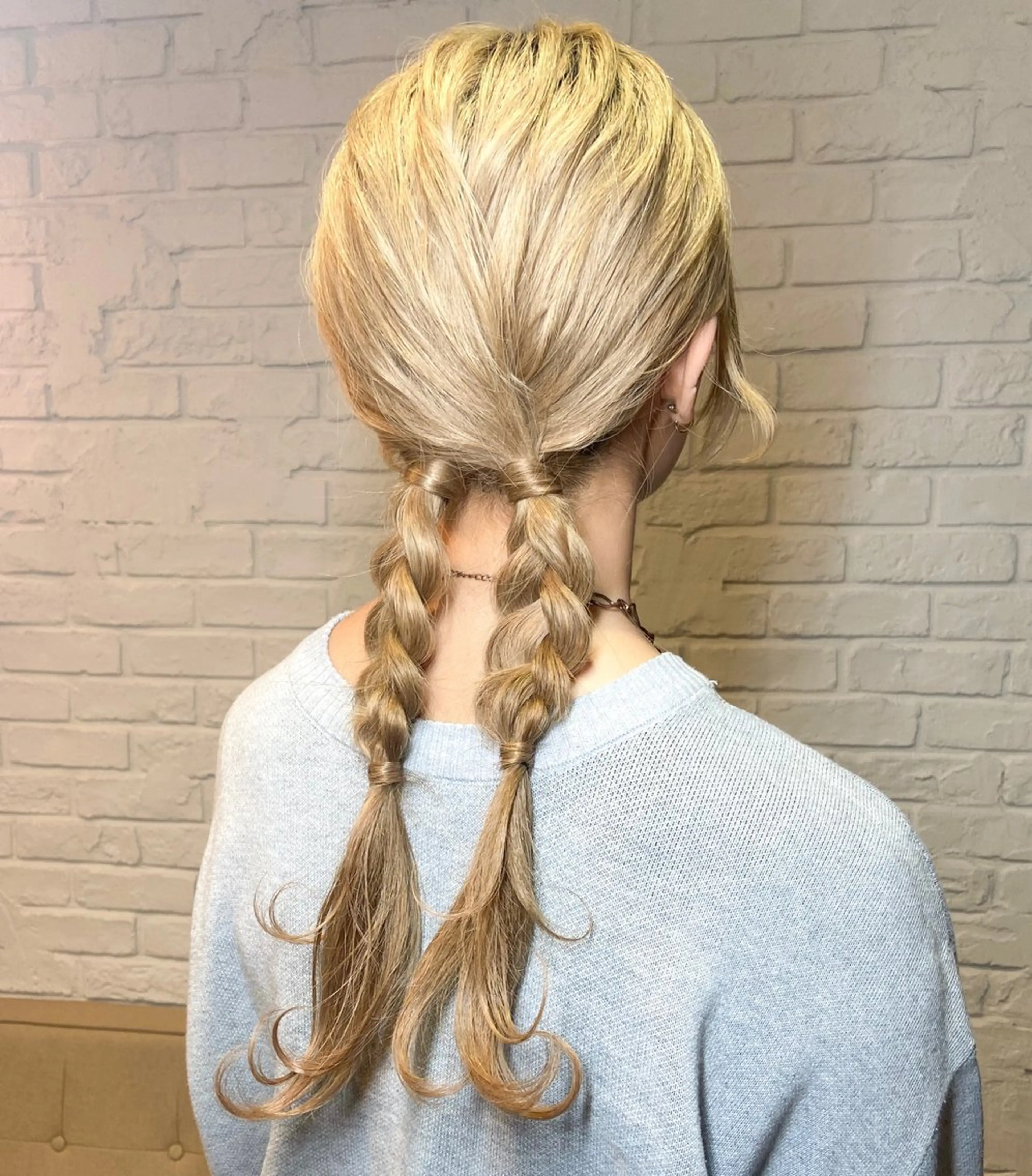 セミロング カラー ヘアアレンジ ベージュカラー ブリーチ 抜きっぱなしブロンド ブロンド ダブルカラー 🌼memoto 東三国店🌼のマツエク・マツパデザイン