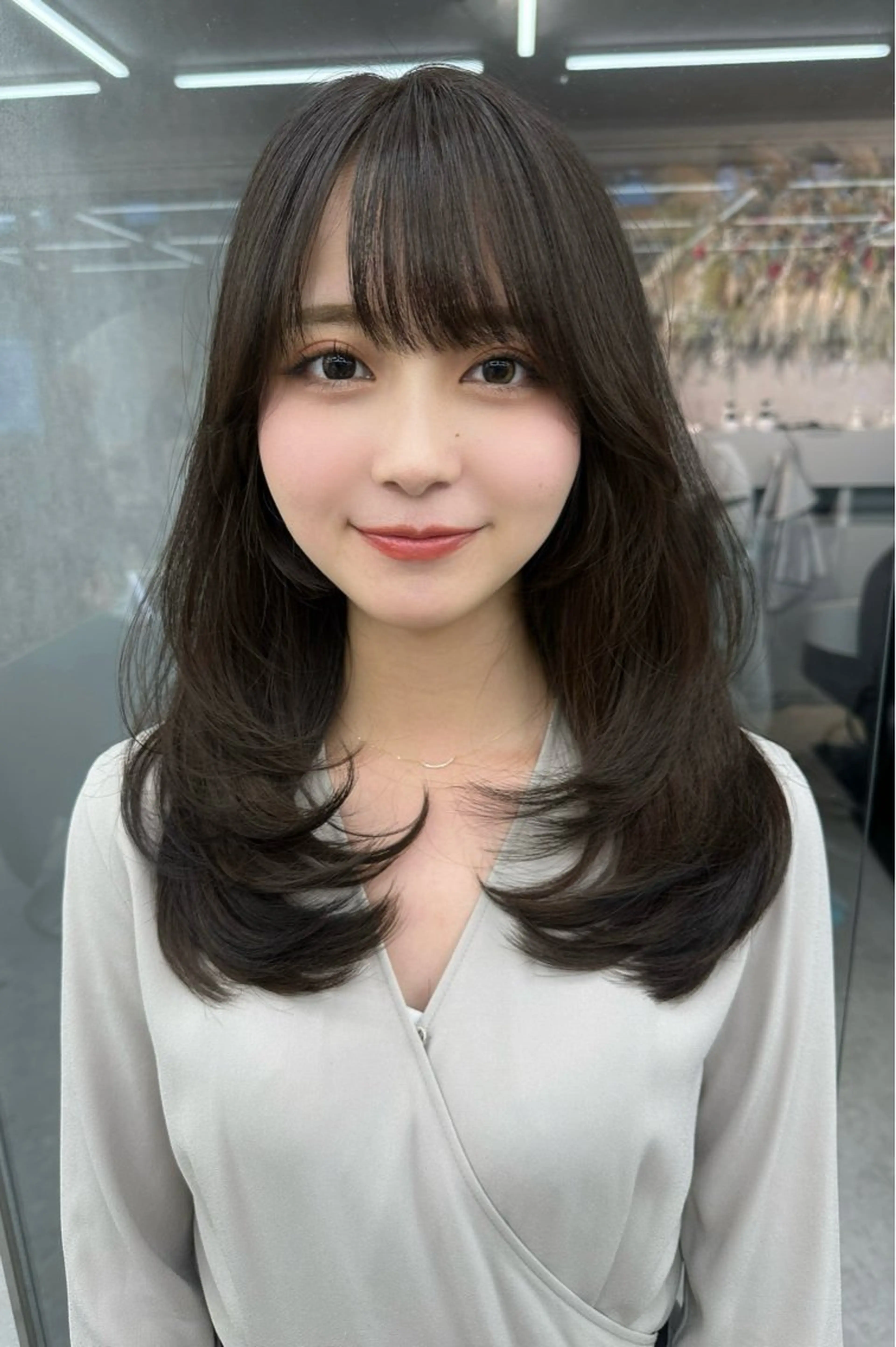 セミロング 顔まわりレイヤー 顔周りカット ハイレイヤー レイヤーカット ローレイヤー カット MOMOHA/ 🍑レイヤーカットのヘアスタイル