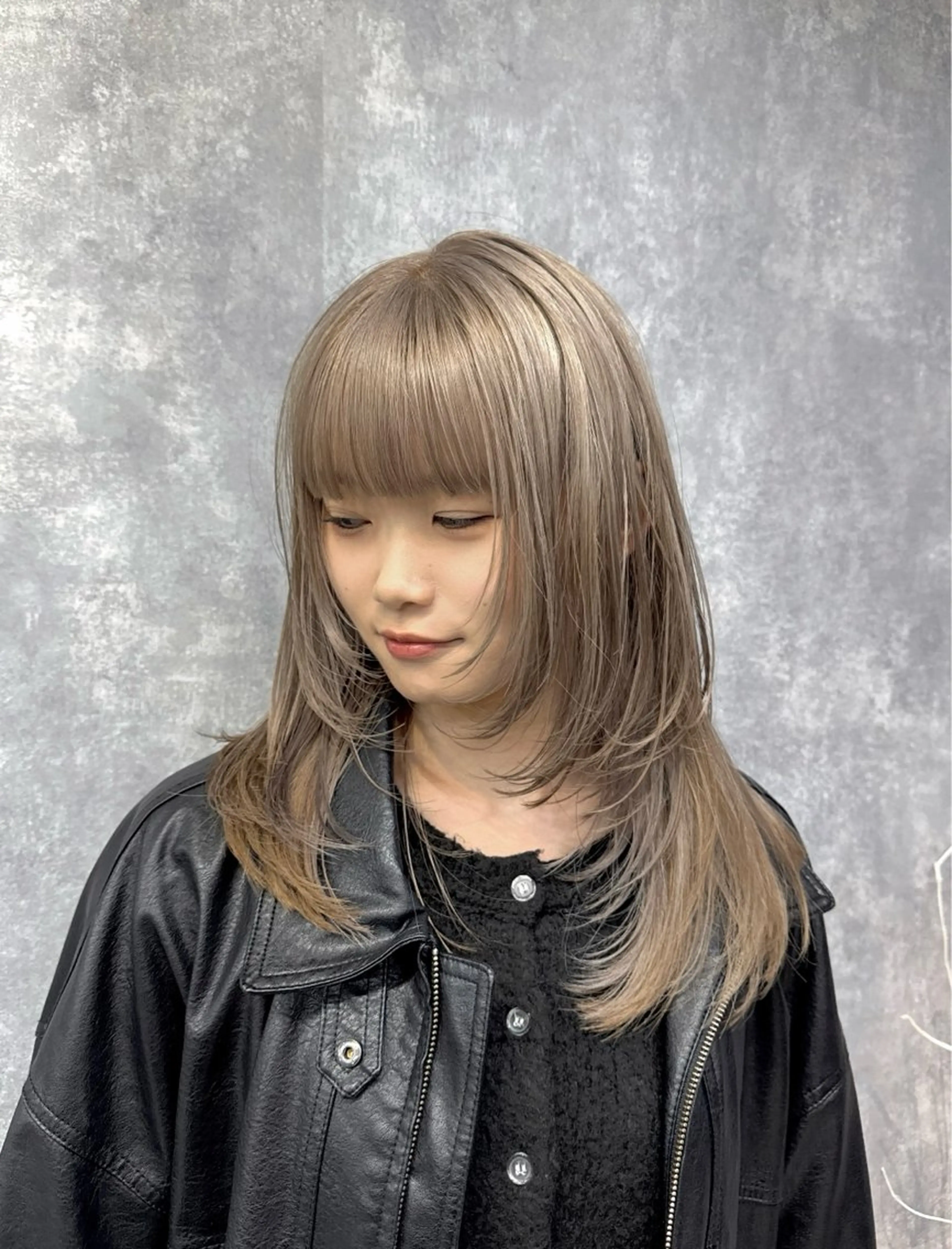 セミロング カラー 切りっぱなしボブ ショートボブ セミロングパーマ バレイヤージュ ベージュカラー 【.ico】心斎橋 飛田ゆうきのヘアスタイル