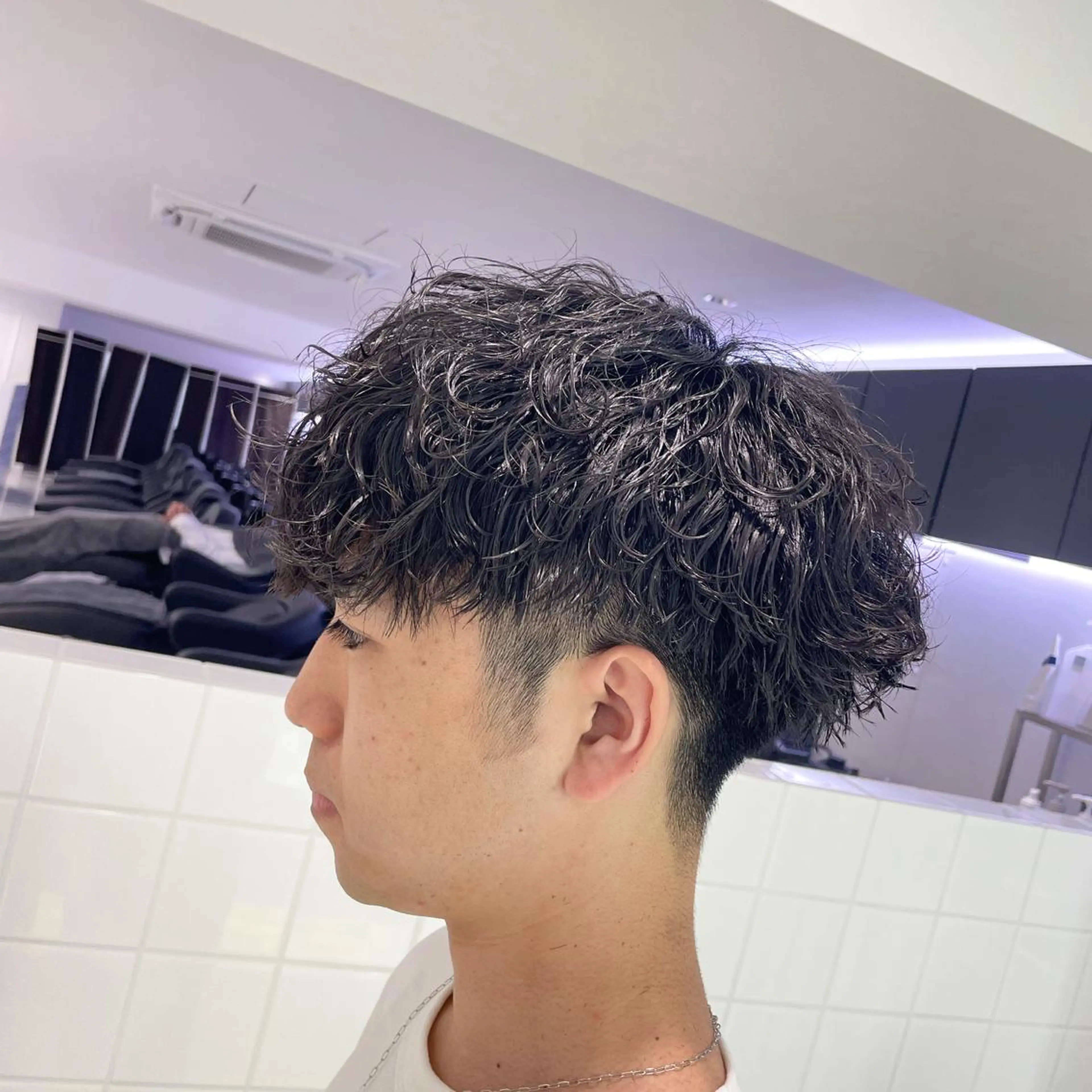 ショート パーマ ヘアアレンジ メンズ メンズパーマ 顔まわりカット の達人のヘアスタイル