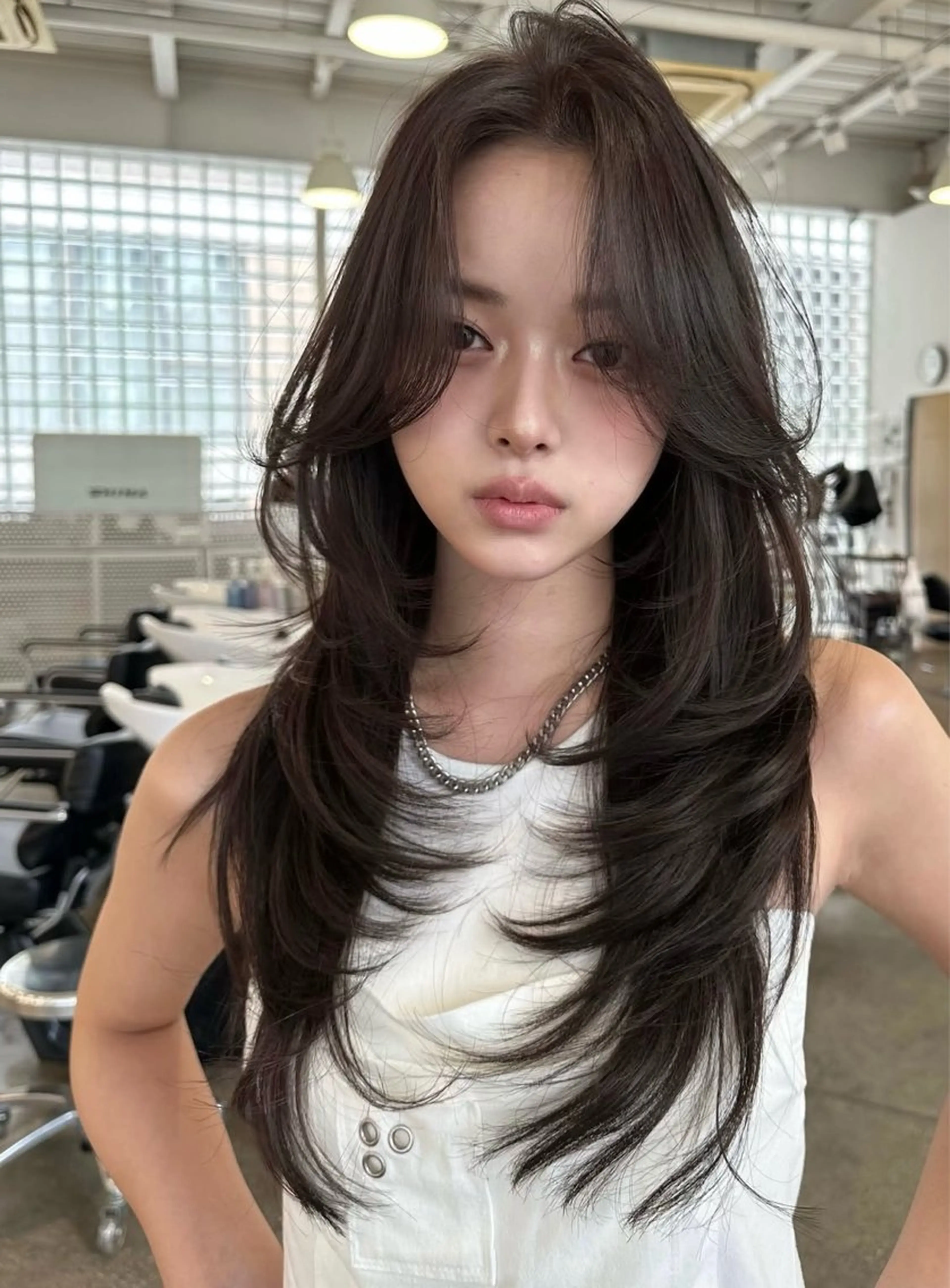 《12/19(金)18:00​〜​限定》カット＋コテ巻き風パーマ＋髪質改善トリートメント(ワンカールパーマモデル様)の写真