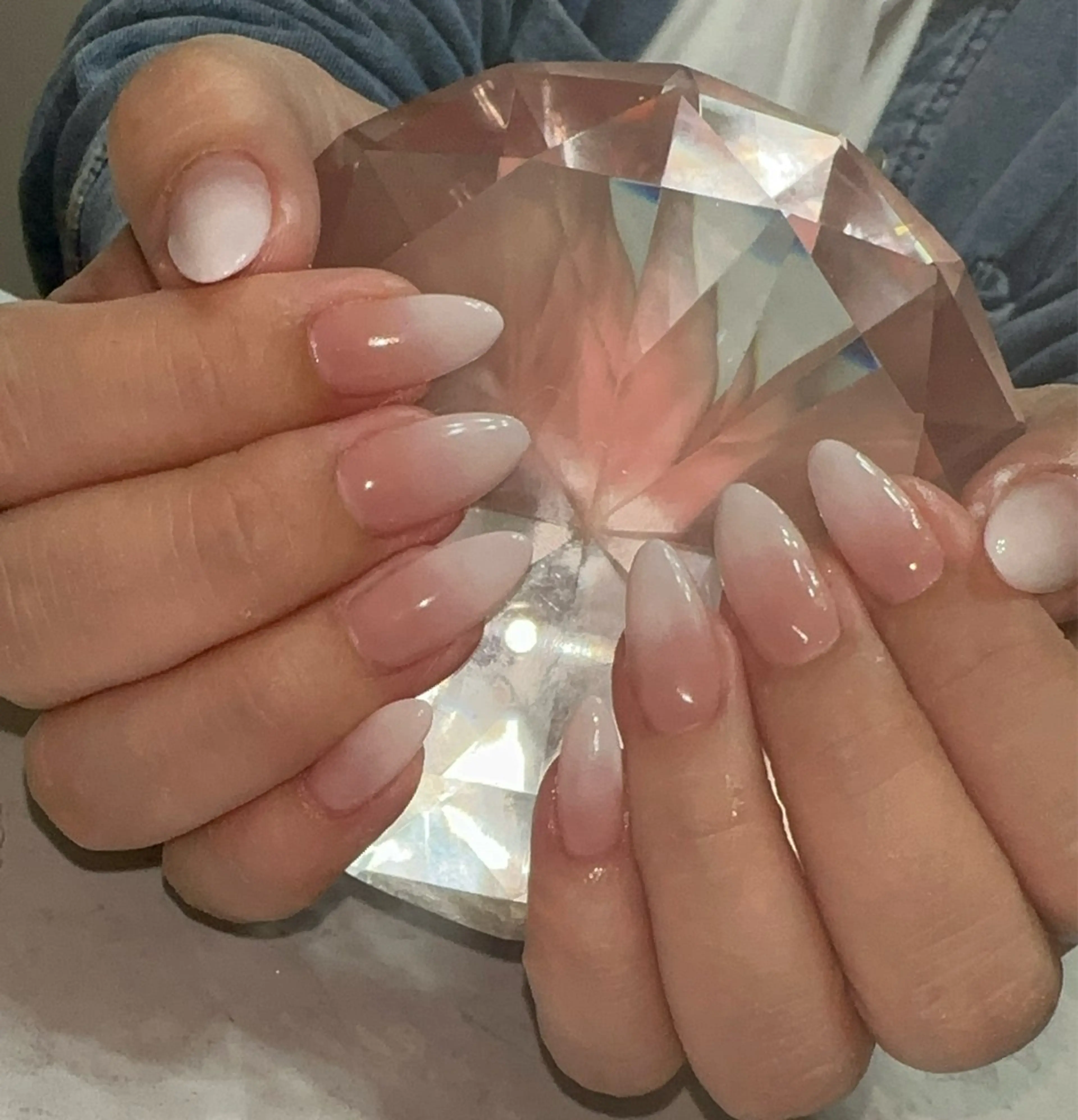 ネイル グラデーション ホワイト ハンドネイル Nailsalon Clairのネイルデザイン