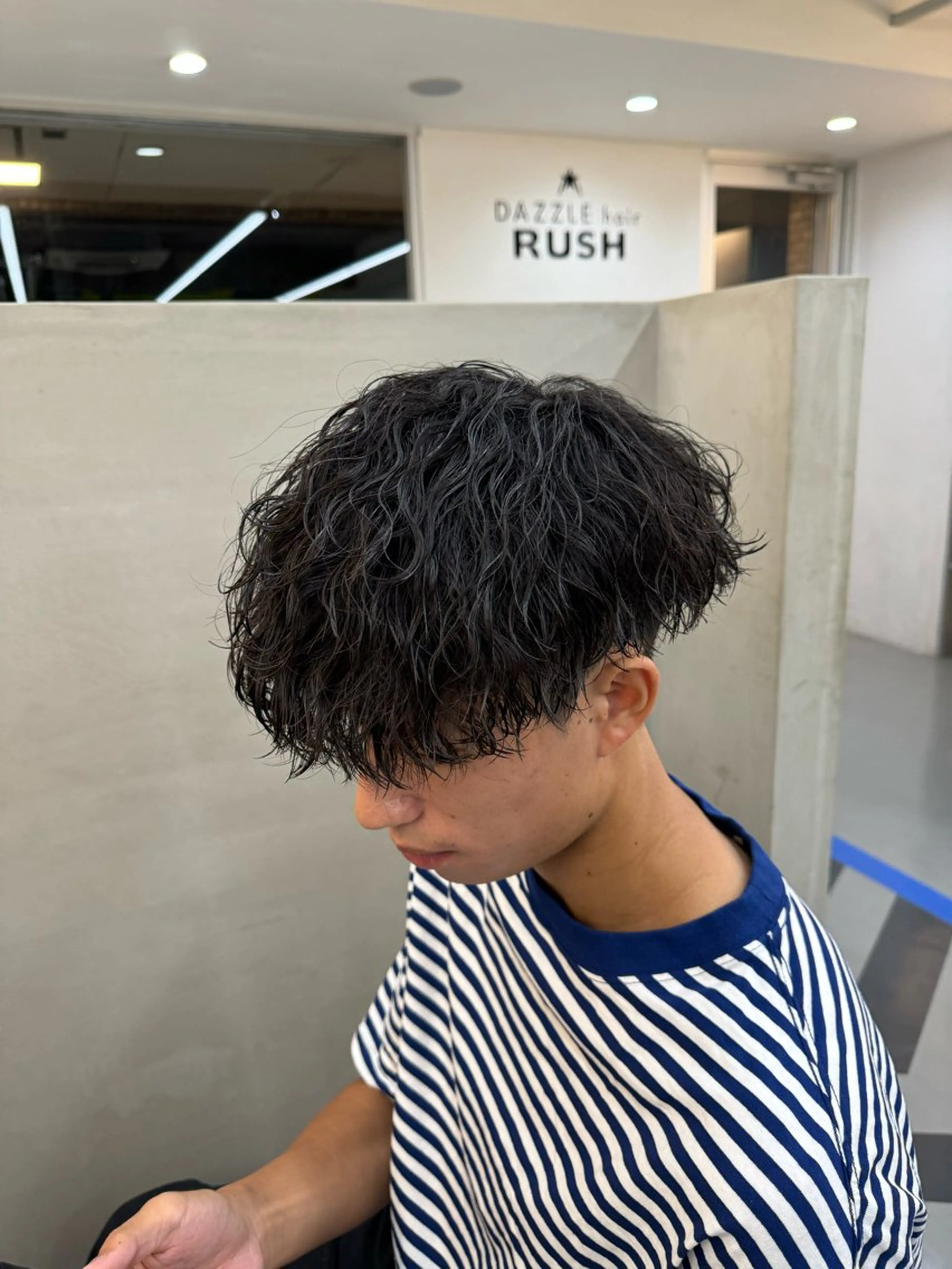 パーマ メンズ メンズパーマ 波巻きパーマ DAZZLE hair RUSH所属・波巻き得意 メンズ美容師/松井陸のヘアスタイル