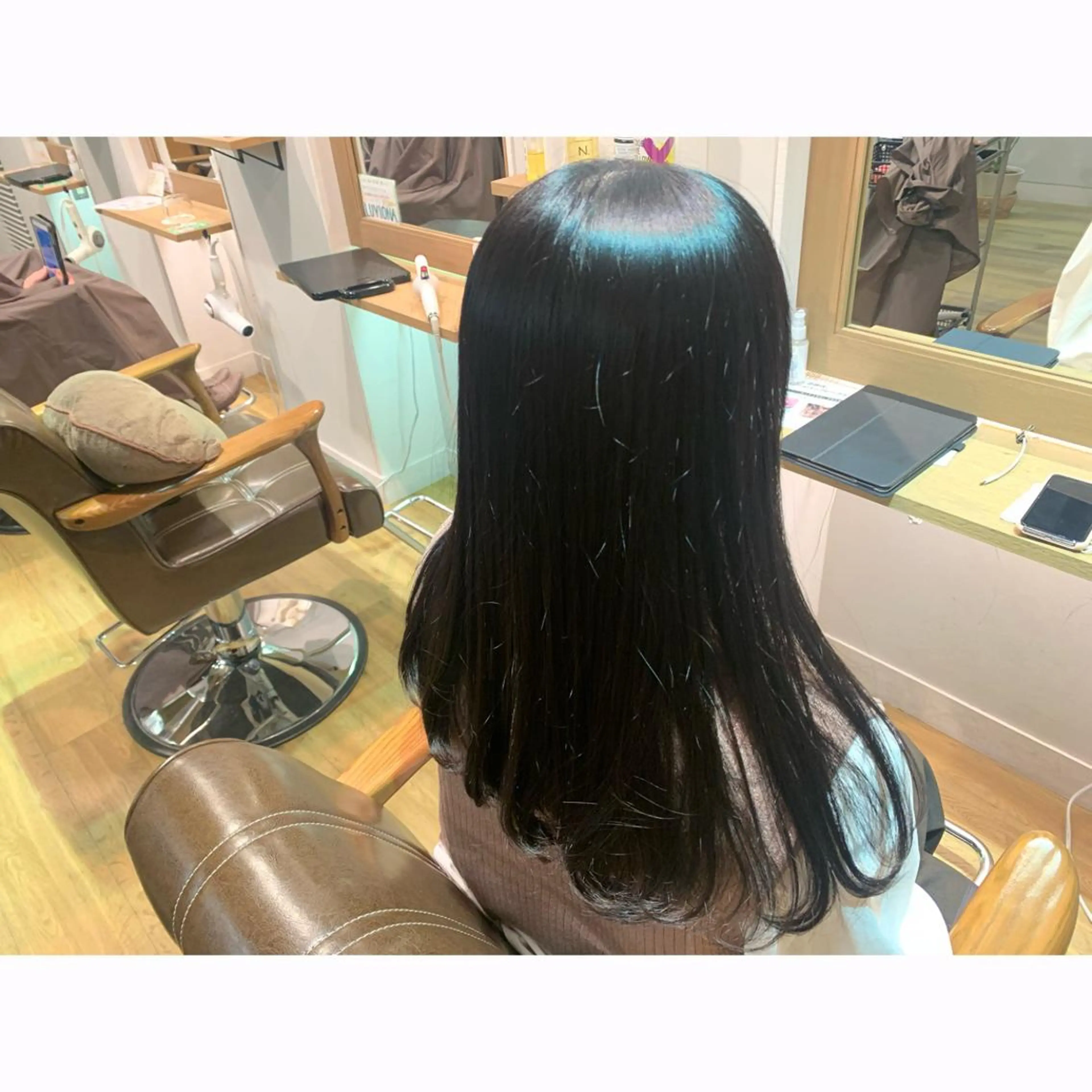 ロング カラー 黒髪 ブルーカラー ブルーブラック カット ヘアカラー トリートメント ツキダテ ユイのヘアスタイル