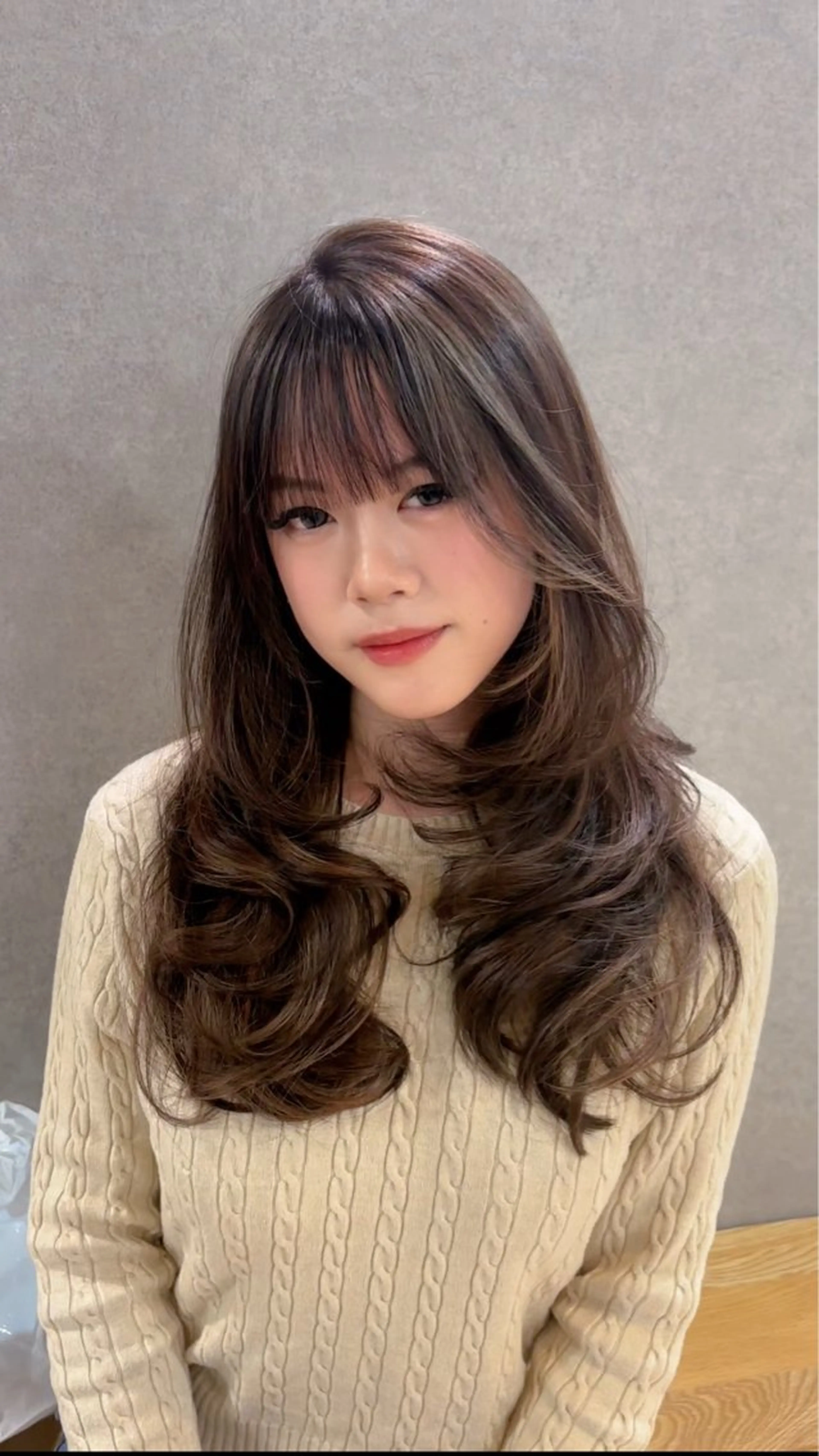 セミロング 心斎橋/海外レイヤー 募集中三好玲奈のヘアスタイル