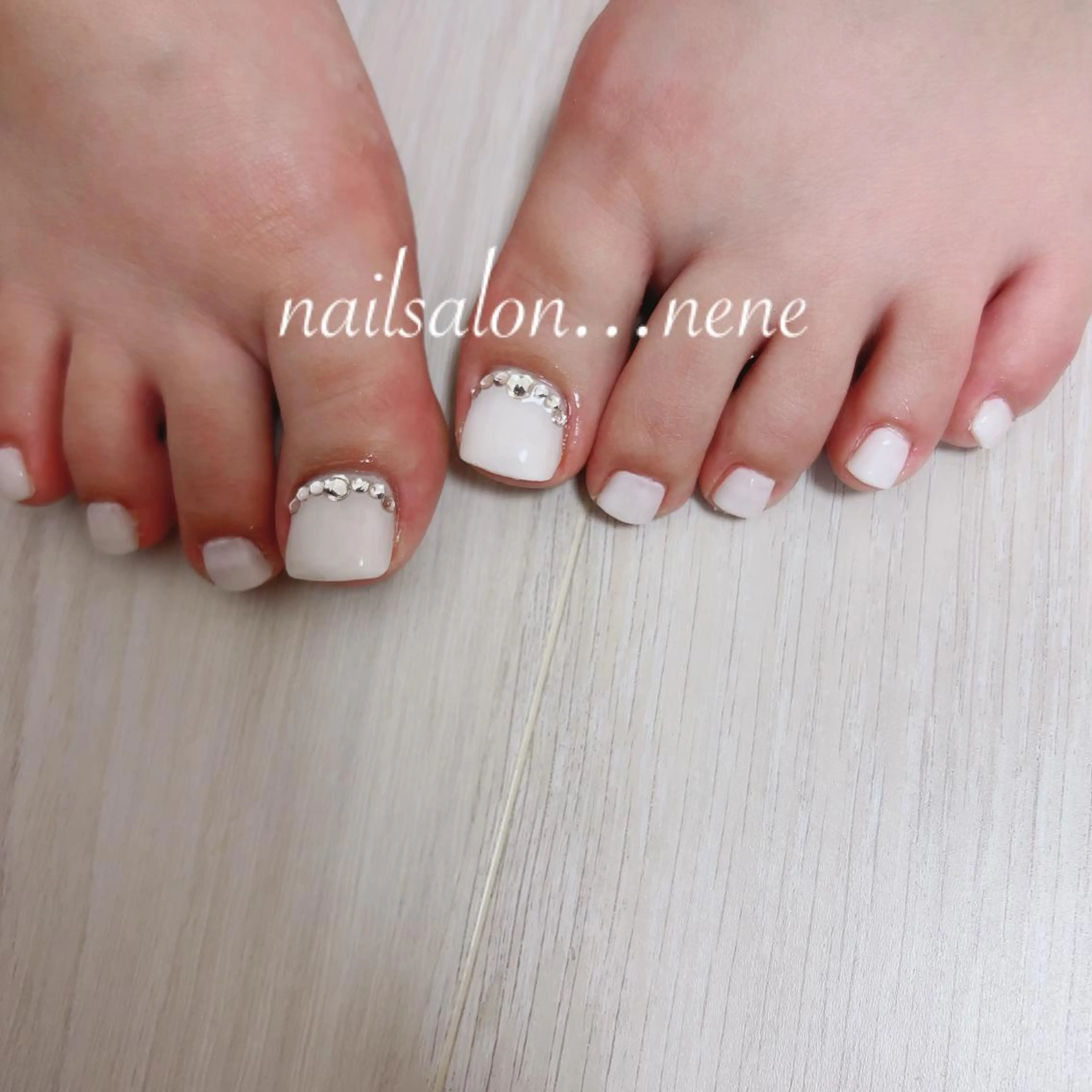 ネイル ホワイト nailsalon ...neneのネイルデザイン