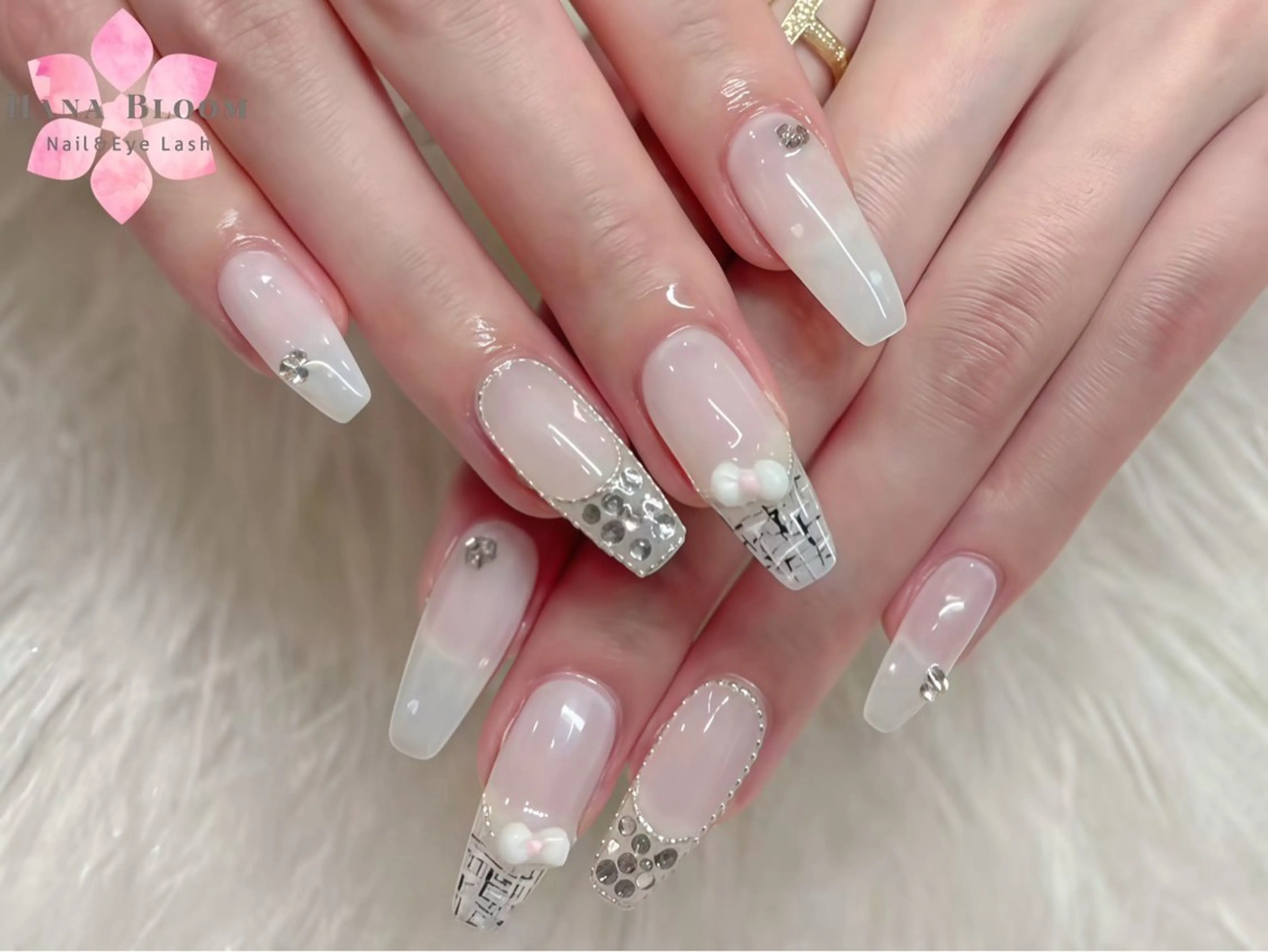 ネイル フレンチネイル ジェルネイル グラデーション ラメ(グリッター) マグネットネイル ハンドネイル ハンドケア Hana Bloom Nail Salonのネイルデザイン