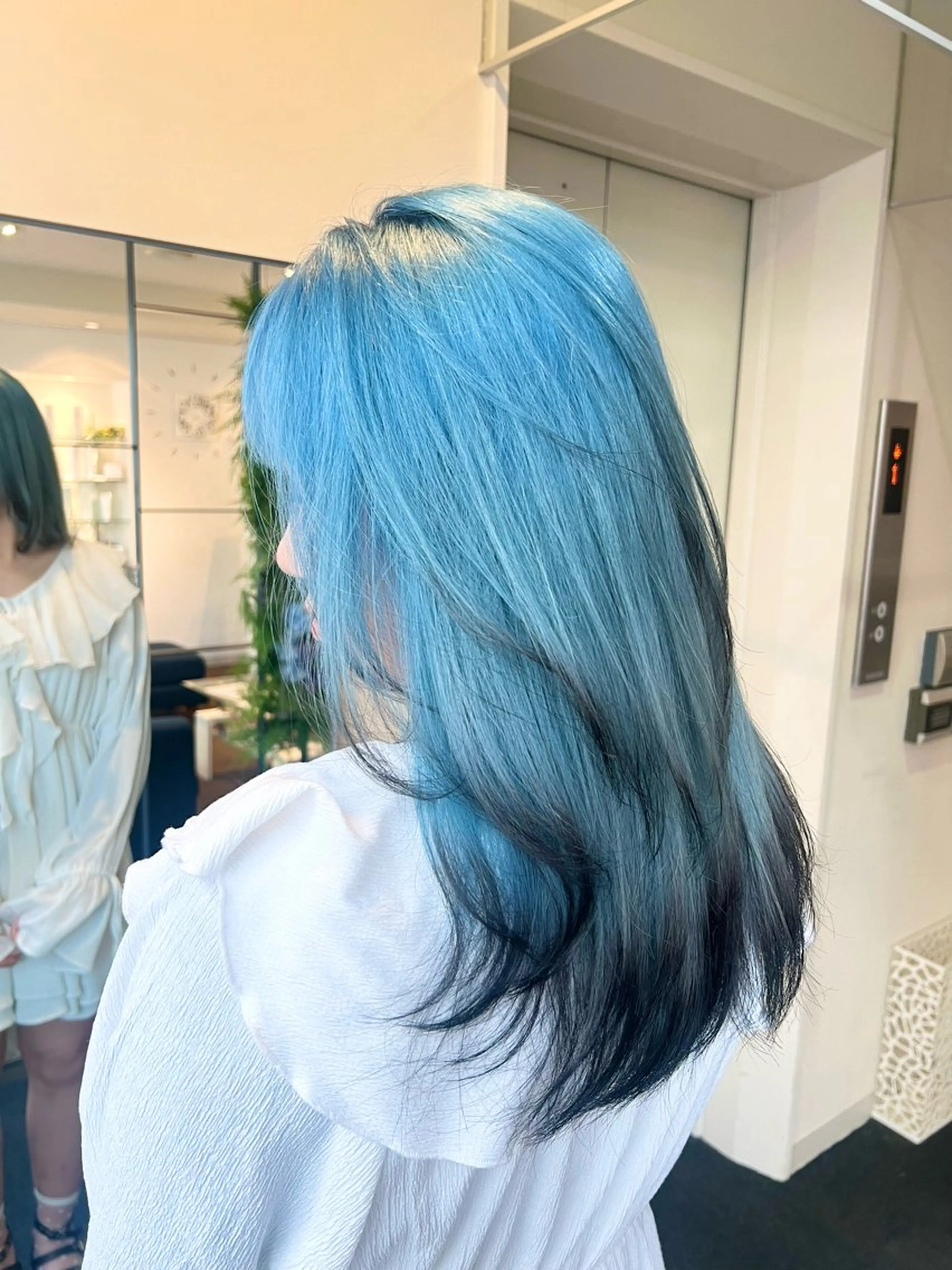 セミロング カラー ブリーチ レイヤーカット ヘアカラー 💎ブリーチ特化💎 byW_SALONのヘアスタイル