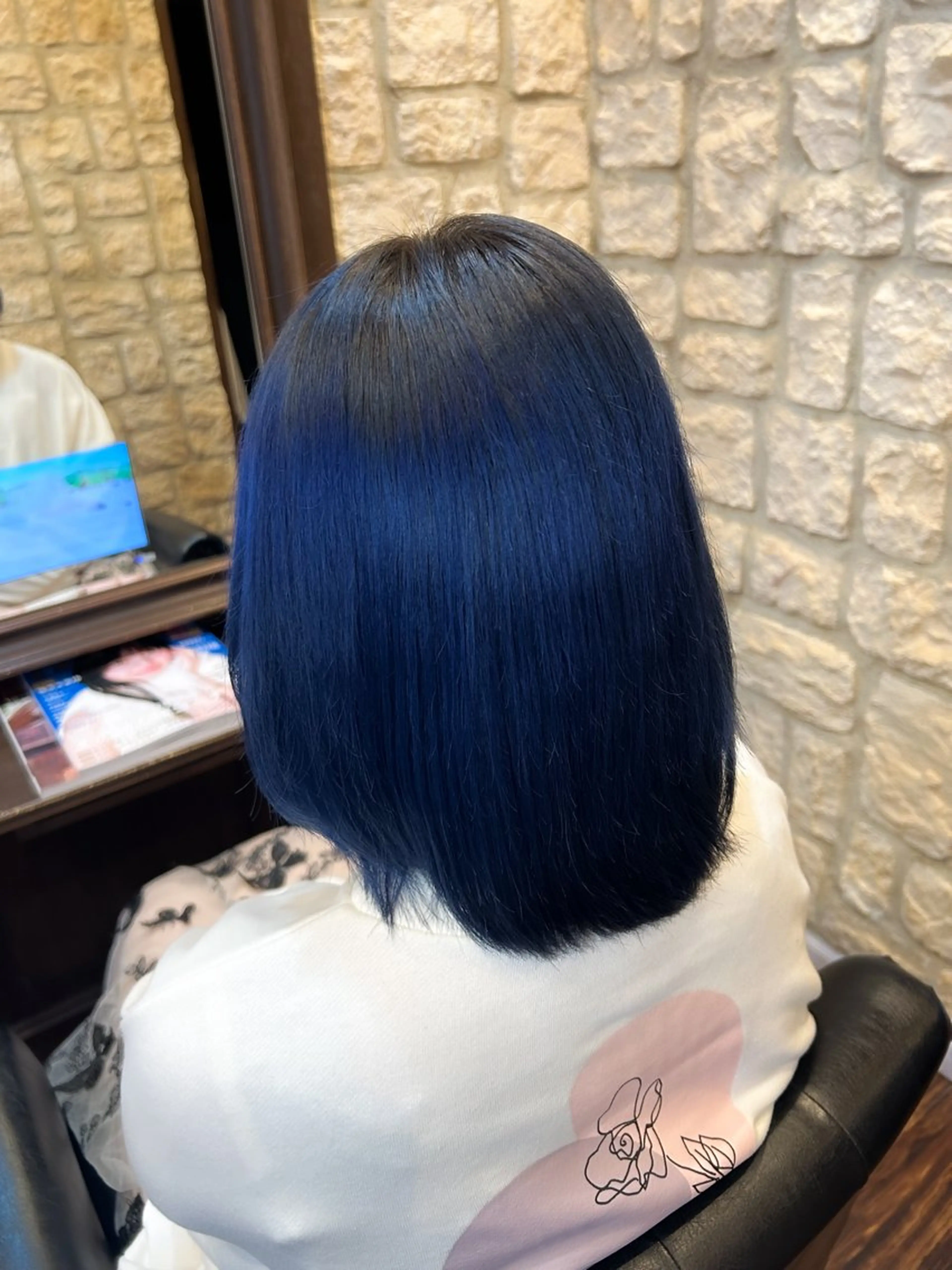 ミディアム カラー ブリーチ ブルーカラー ハイトーンカラー シルバー 🪼宮当 亜海🪼のヘアスタイル