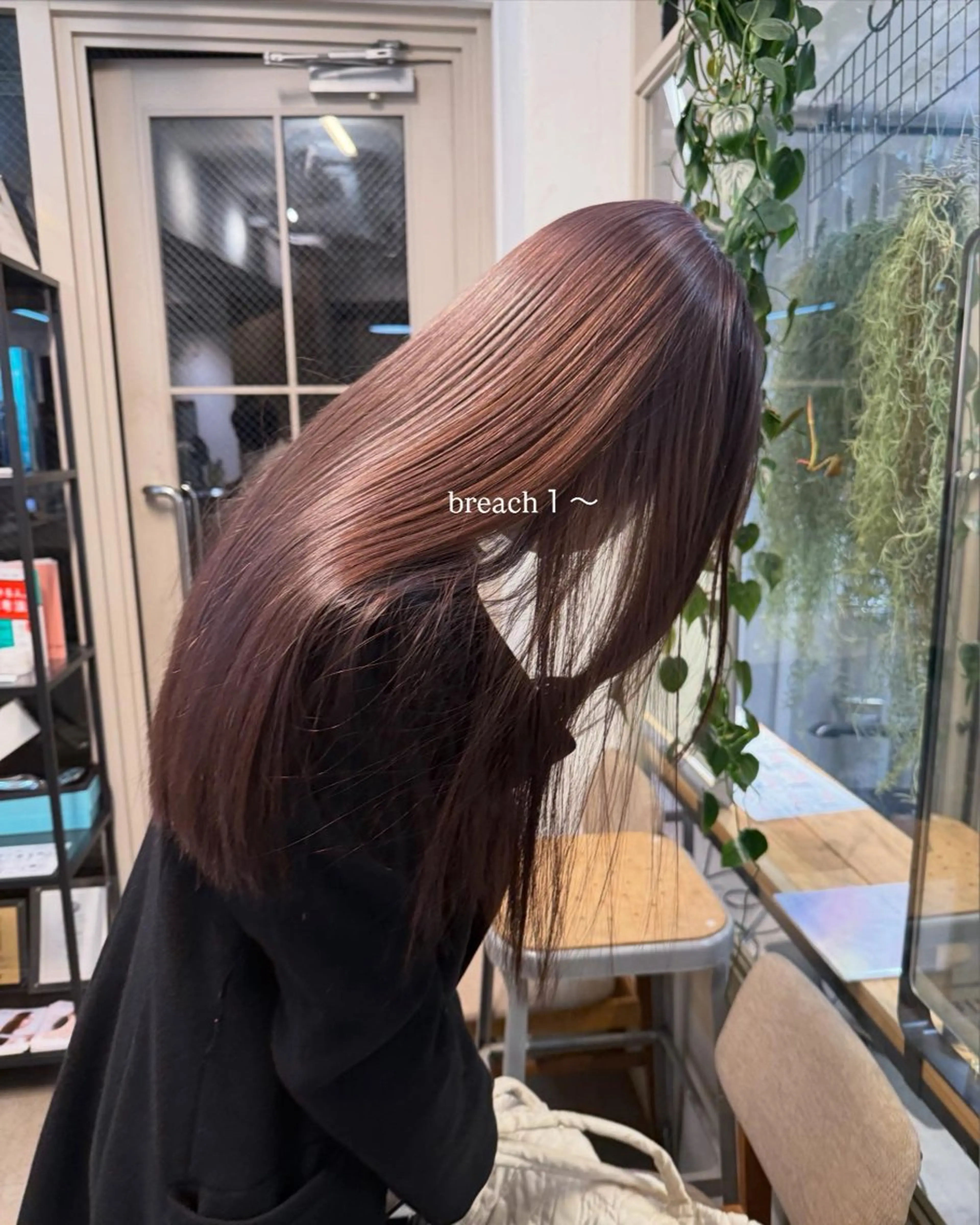 ロング カラー ミルクティー× グレージュMOMOのヘアスタイル