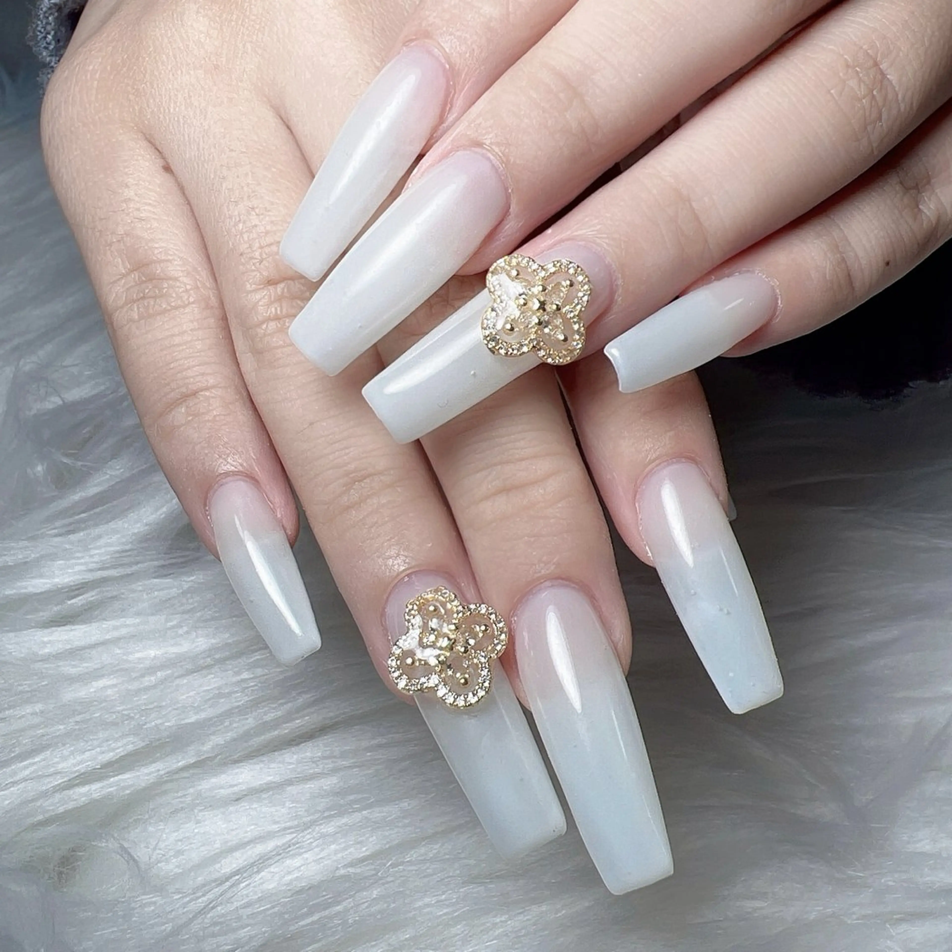 ネイル ⁸ᵃᵖᵖʸ🐝⋆゜ MöEのネイルデザイン