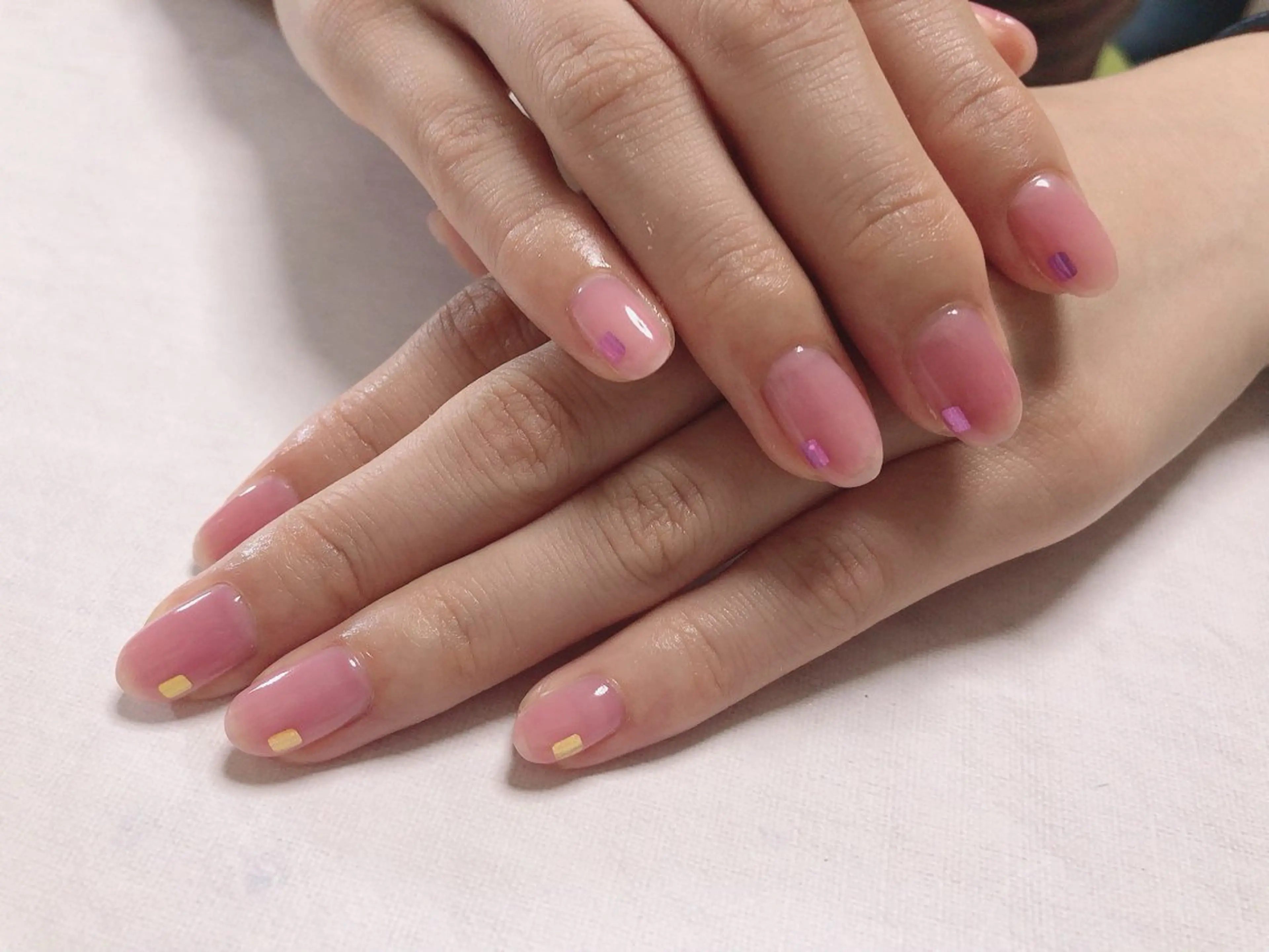 ネイル ホログラムネイル キラキラネイル ロングネイル ミディアムネイル ワンカラーネイル mano nella mano所属・mano nella manoのネイルデザイン