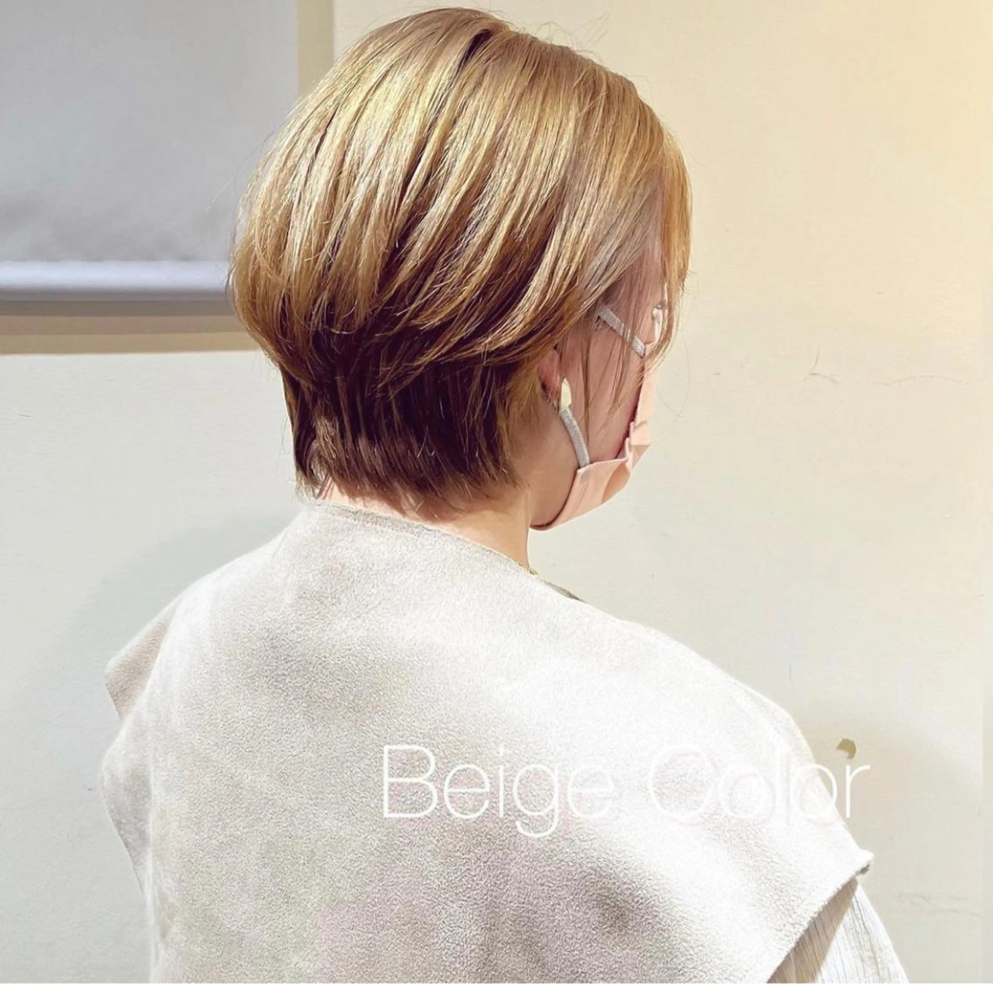 ショート カラー ハイトーンカラー 伊藤 玲衣のヘアスタイル