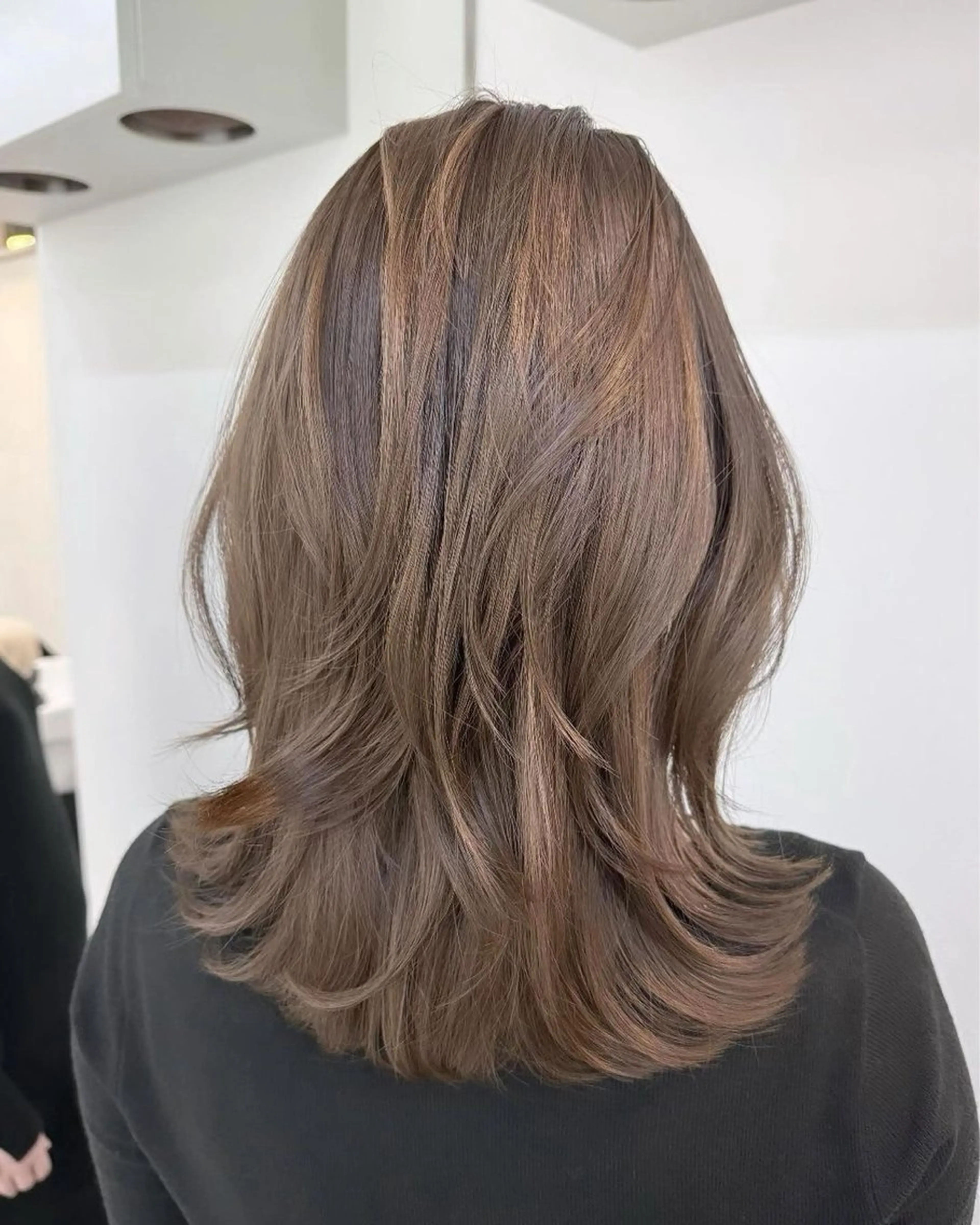 ミディアム カラー ヘアアレンジ ベージュカラー ブリーチ 透明感カラー ブリーチなしカラー 髪質改善 【博多髪質改善】 吉村　清志のヘアスタイル