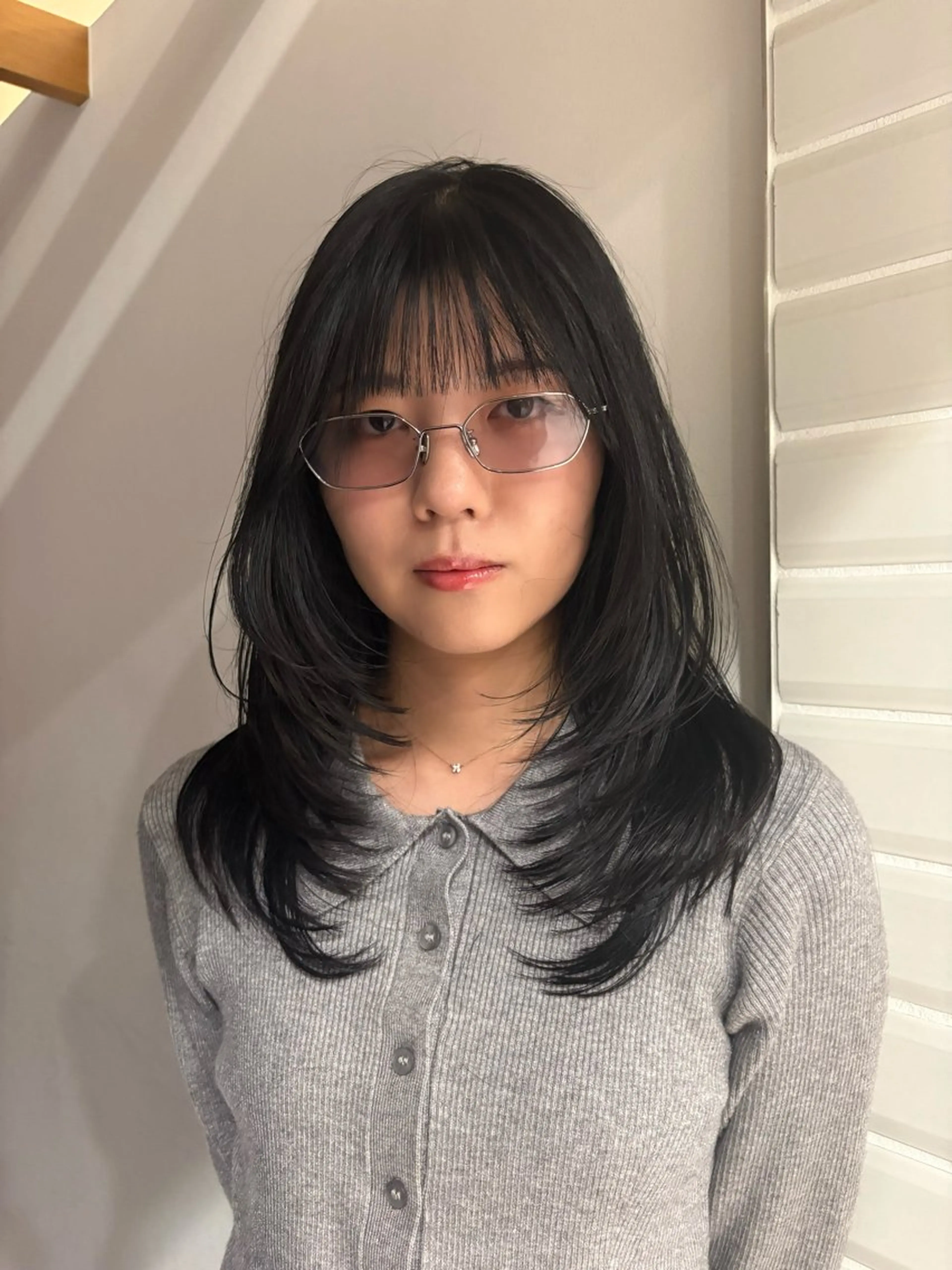 ミディアム レイヤーカット 内村 太陽のヘアスタイル