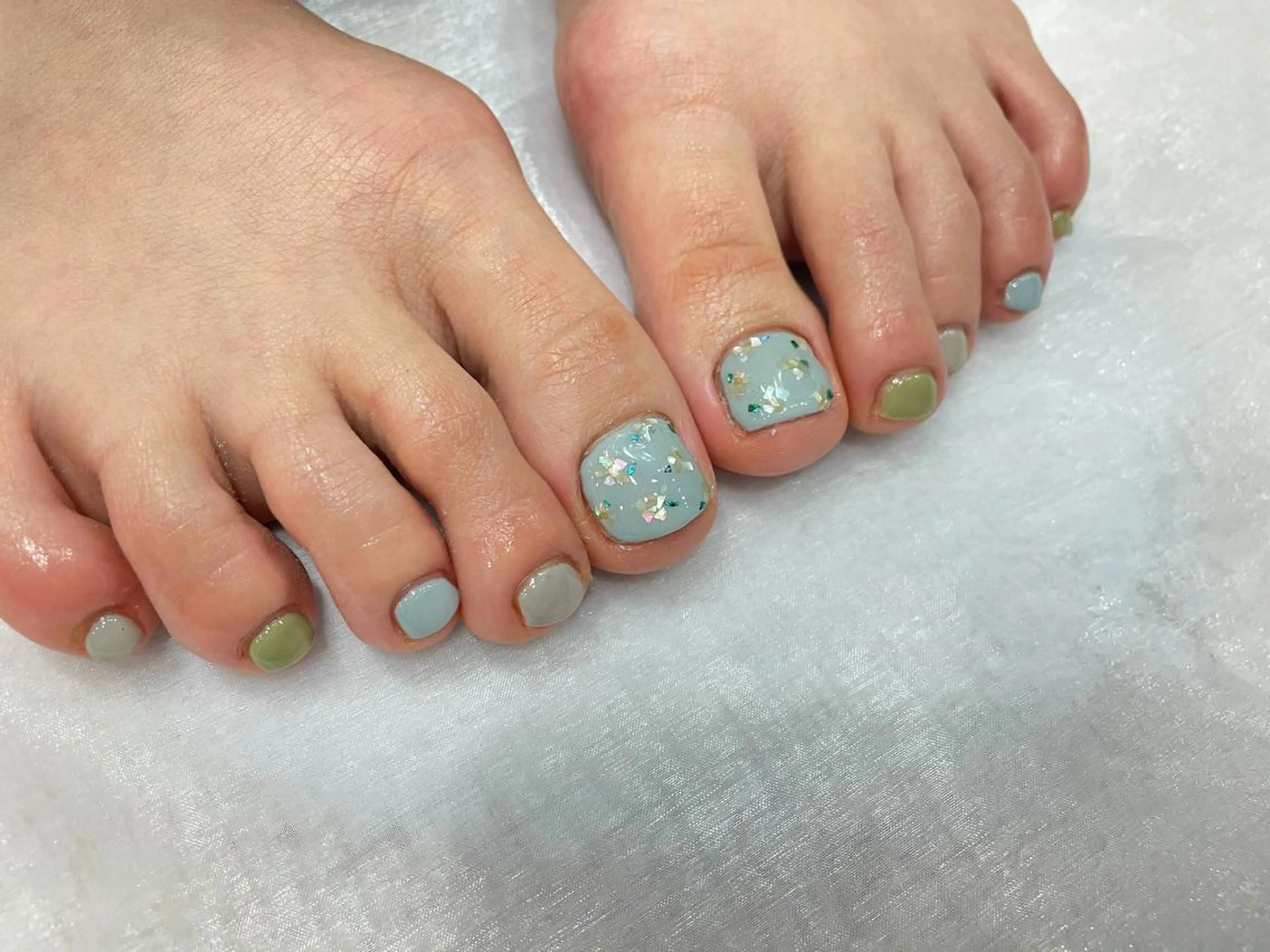 ネイル フットネイル R'well所属・はばすみれ🎀ﾈｲﾙ 光ﾌｪｲｼｬﾙ ﾍｱのネイルデザイン