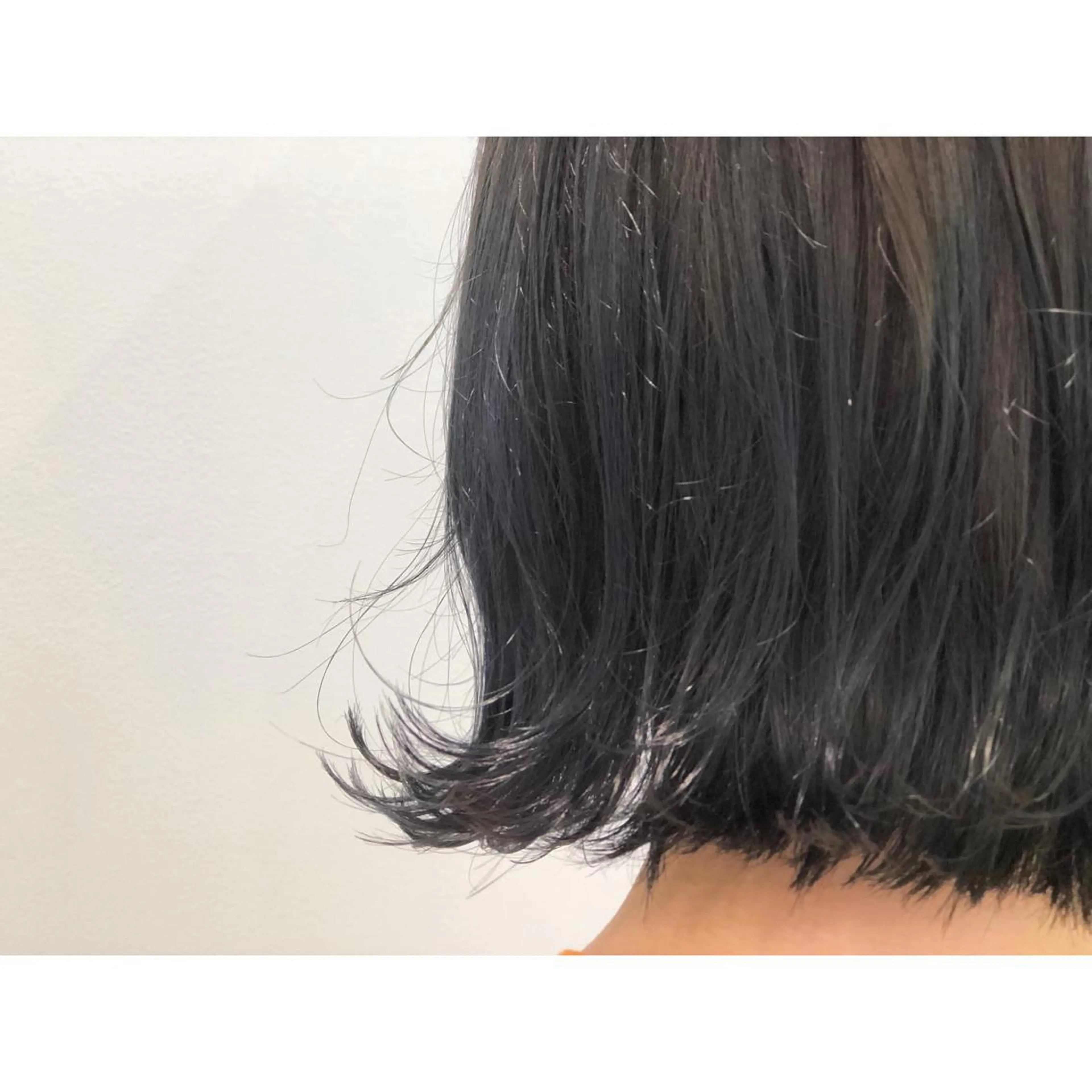 ミディアム カラー ブリーチ ブルーカラー グラデーションカラー うる艶カラー 🫶🏼💭mikaのヘアスタイル