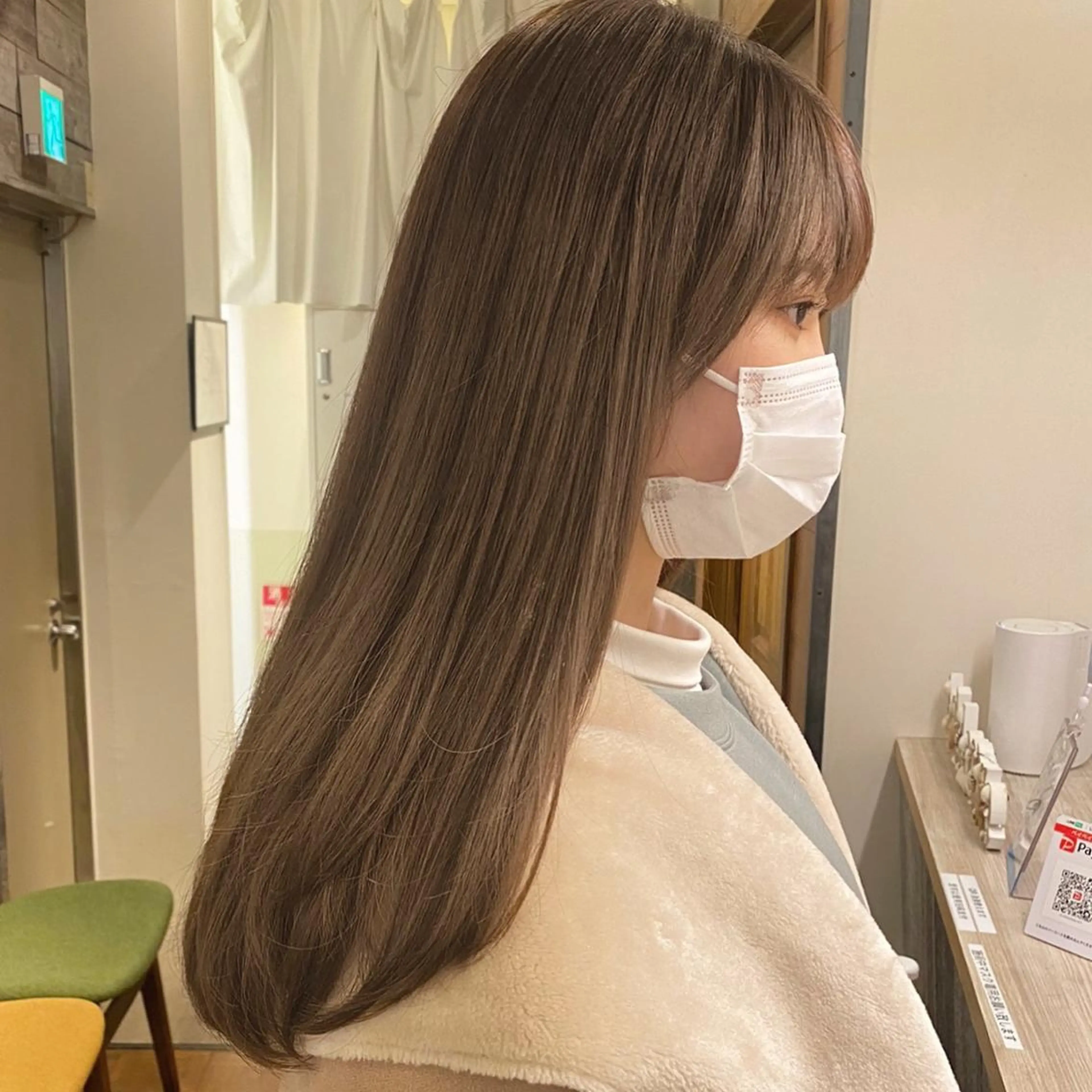 ロング カラー ANNA ／艶髪／ハイトーンのヘアスタイル