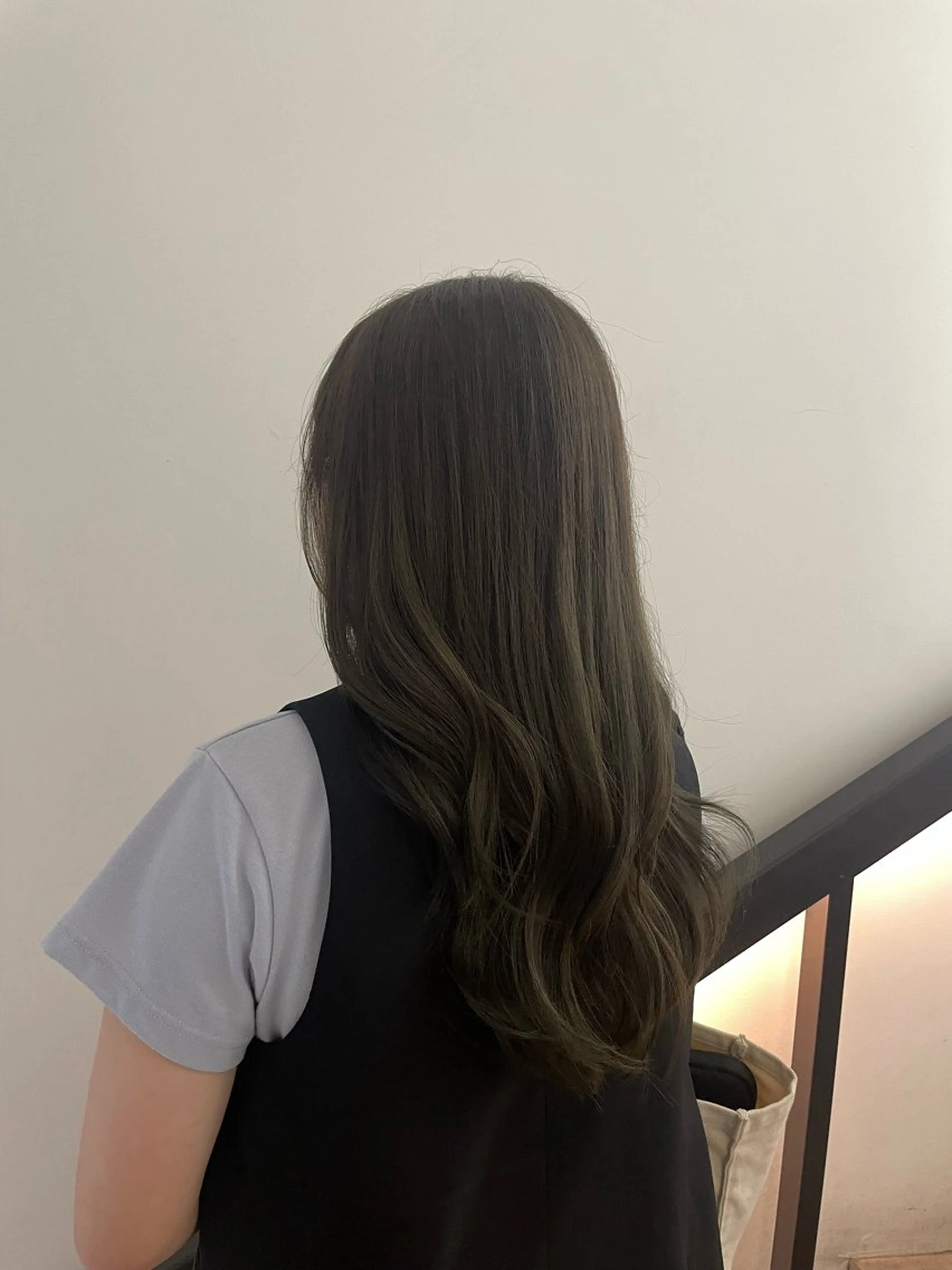 ミディアム カラー ヘアカラー 🌟暖色系ハイトーン 🌟AIのヘアスタイル